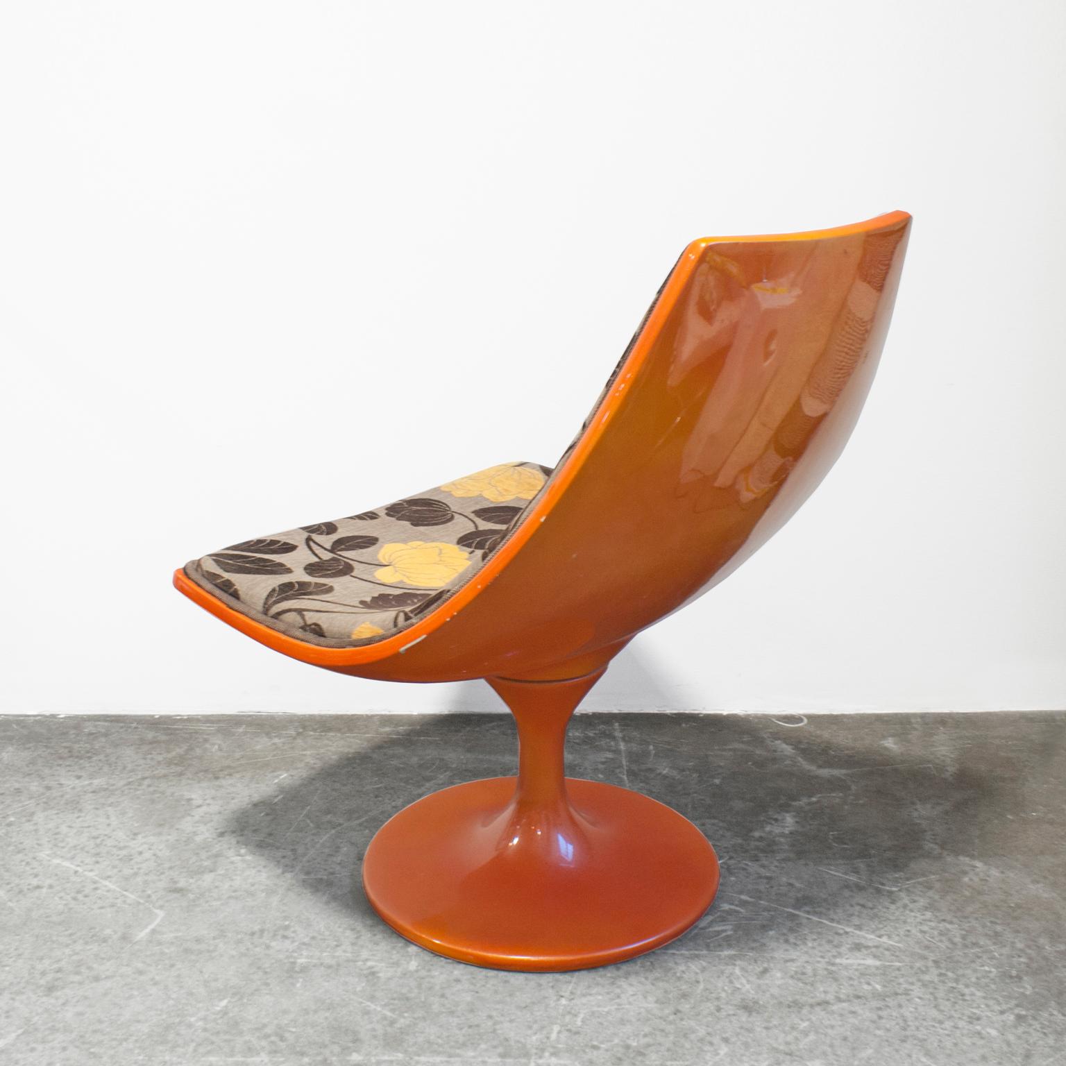 Mid-Century Modern 1970s Fiberglass Orange Tulip Lounge Chair For Sale