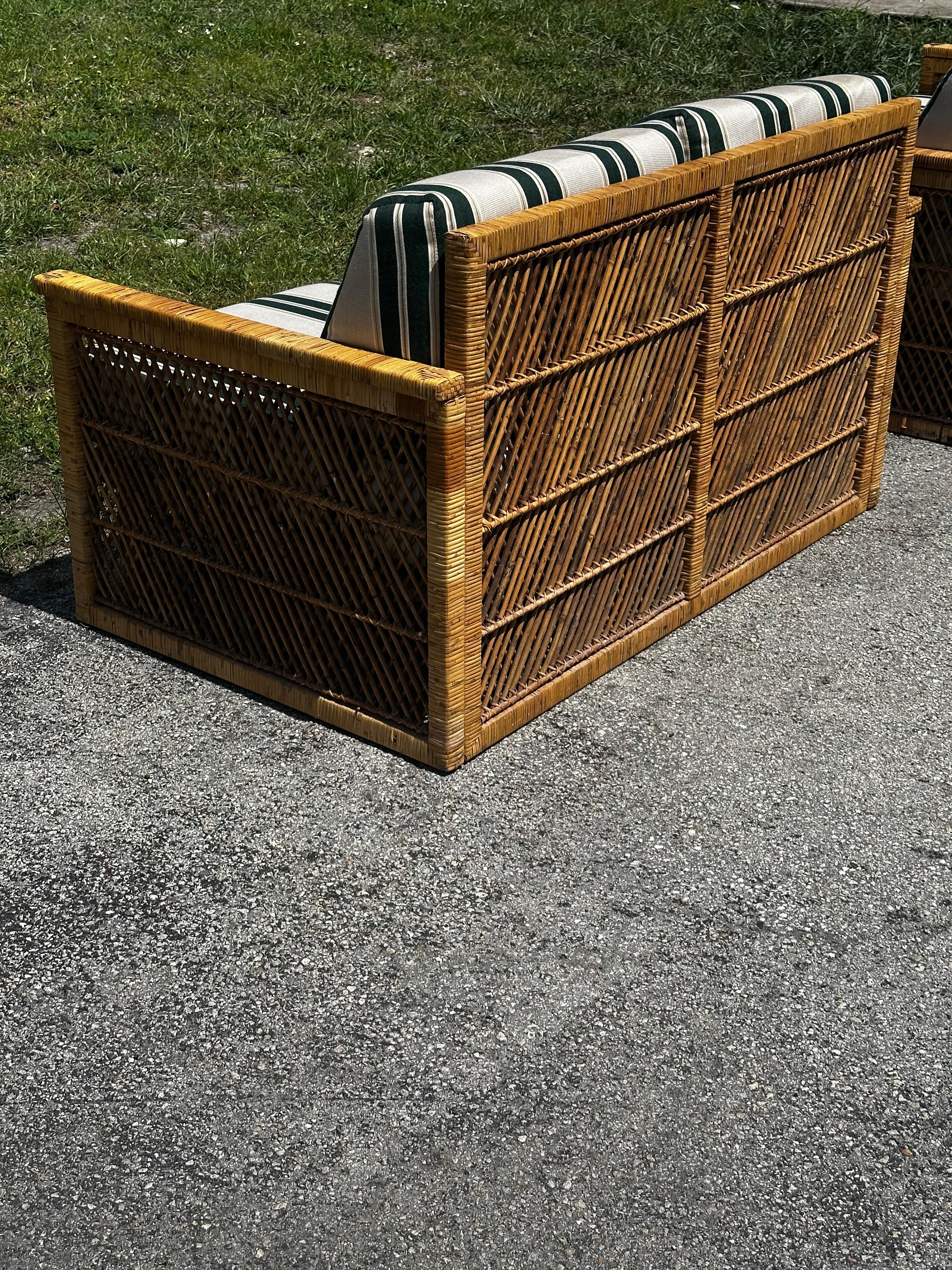 Divano in rattan anni '70 a strisce bianche e verdi stile McGuire, set di 2 in vendita 5