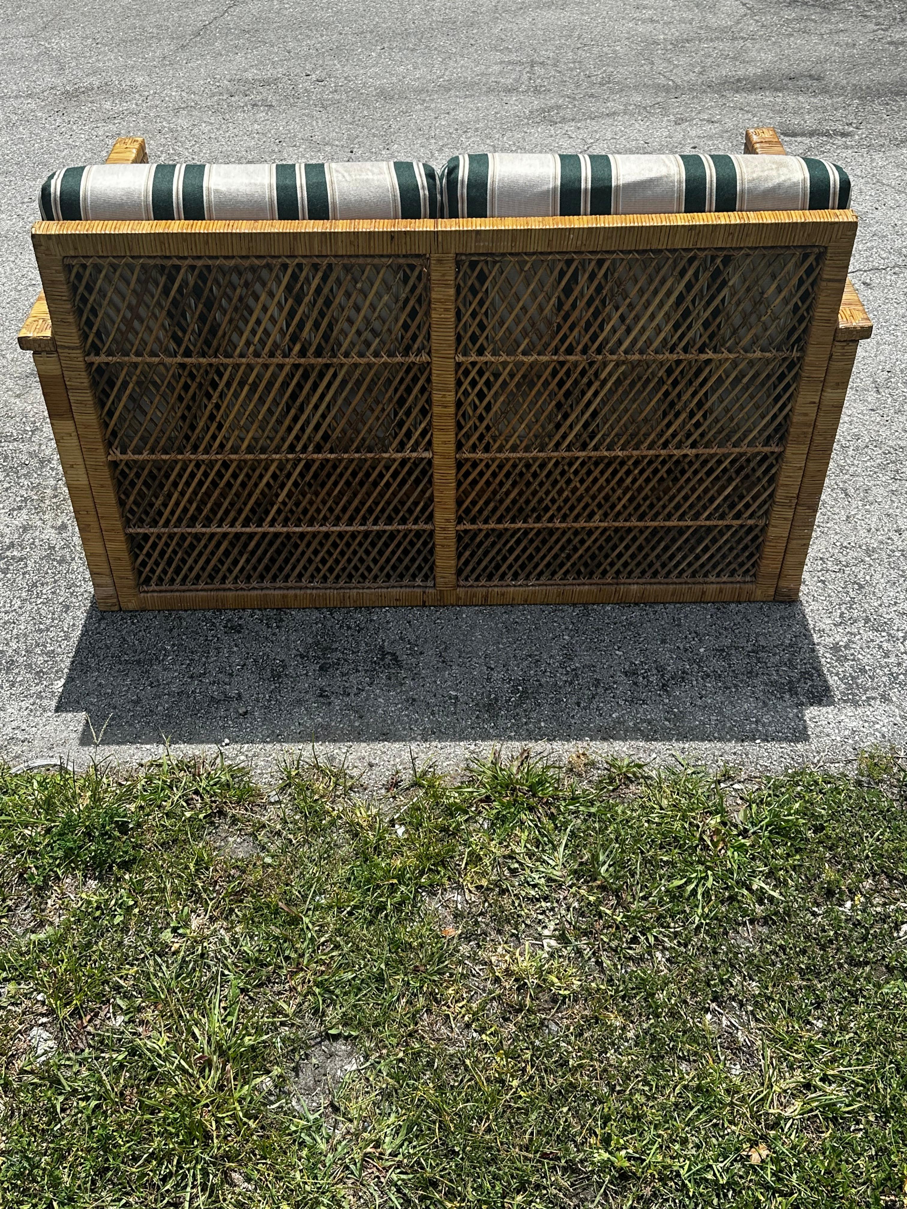 Divano in rattan anni '70 a strisce bianche e verdi stile McGuire, set di 2 in vendita 8