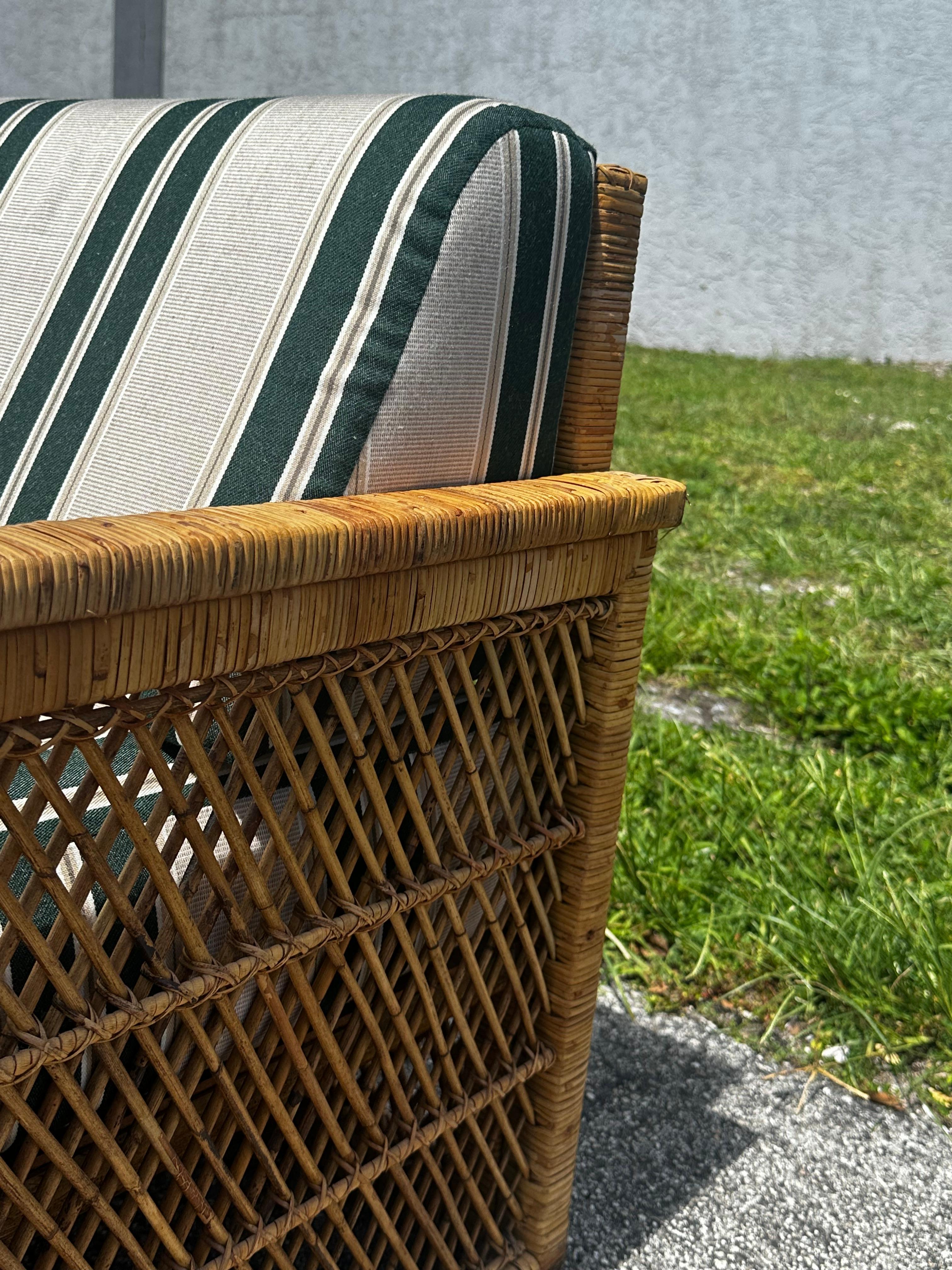 Divano in rattan anni '70 a strisce bianche e verdi stile McGuire, set di 2 in vendita 9