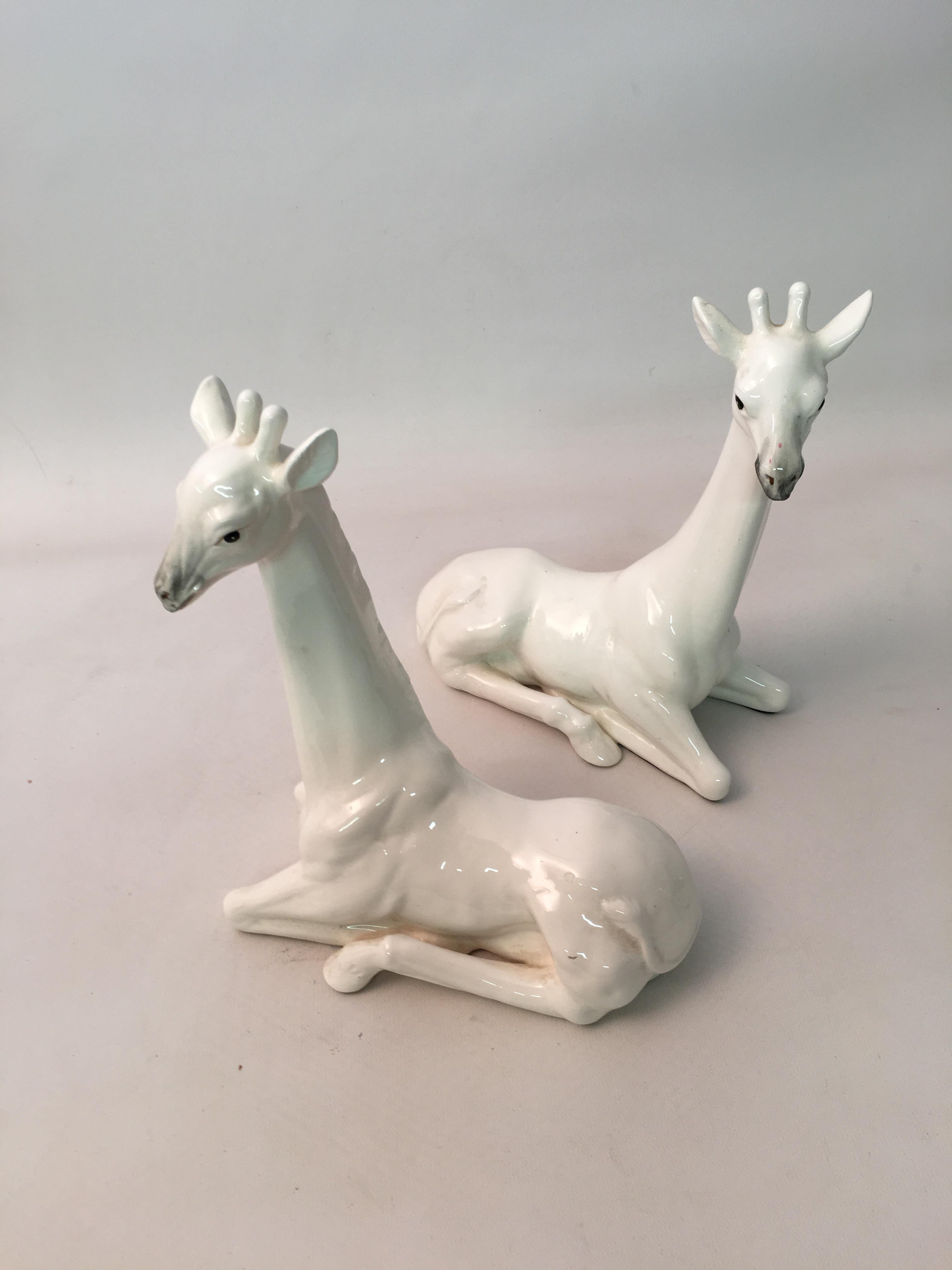 Beautiful pair of seated baby giraffes by Fitz and Floyd, Japan. High glaze white bodies and felted bottoms, circa 1970-1980.

Measures: Approximately 8