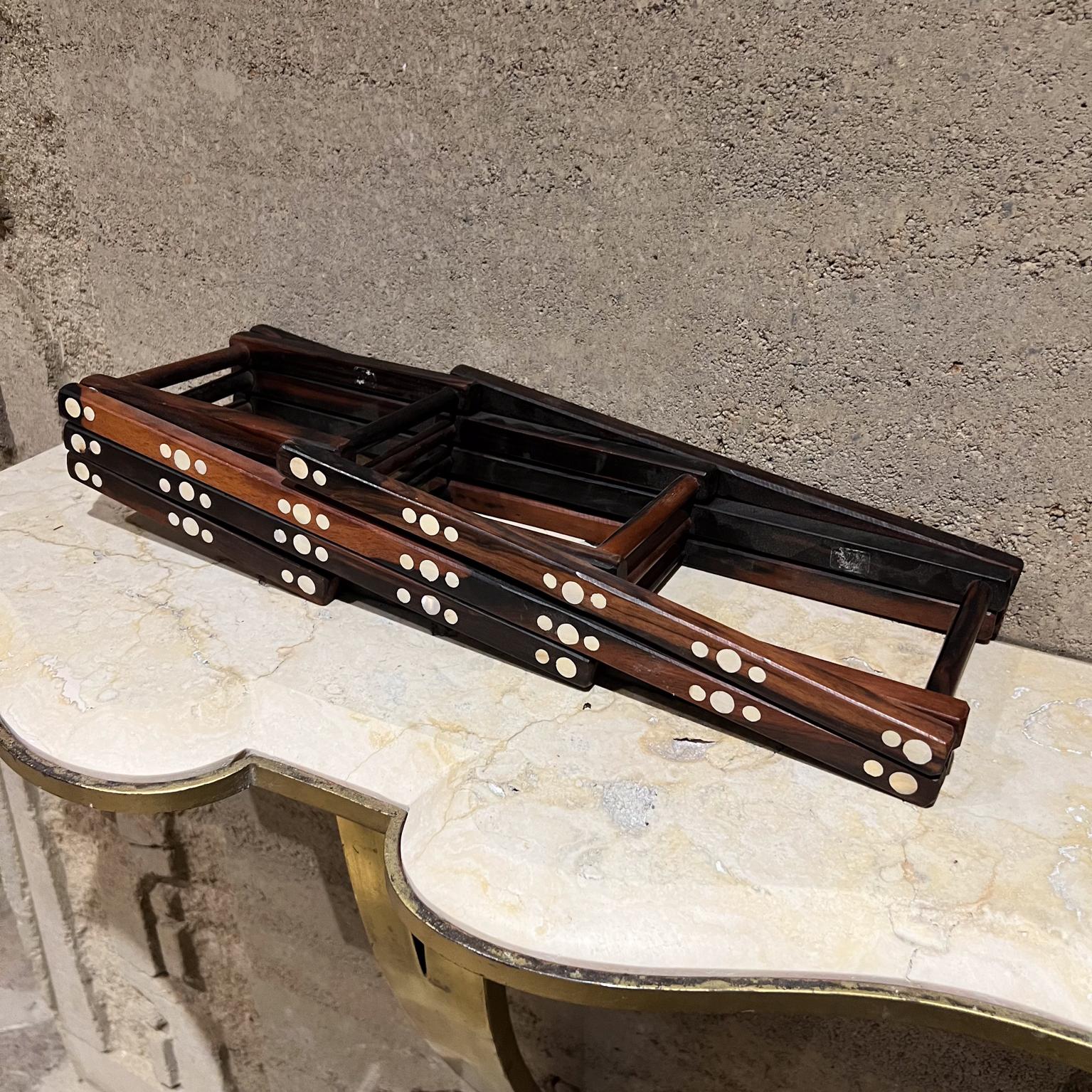 1970s Estantería de Madera para Cinco Botellas de Vino Plegable Palo de Rosa Concha de Abulón Moderno de mediados de siglo en venta