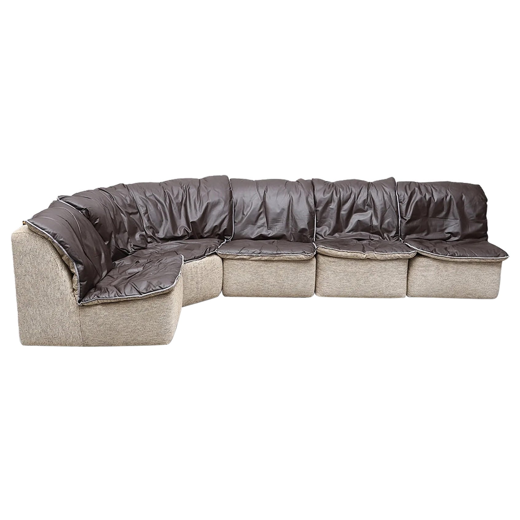 Divano modulare anni '70 a cinque pezzi in pile + pelle con cuscini reversibili