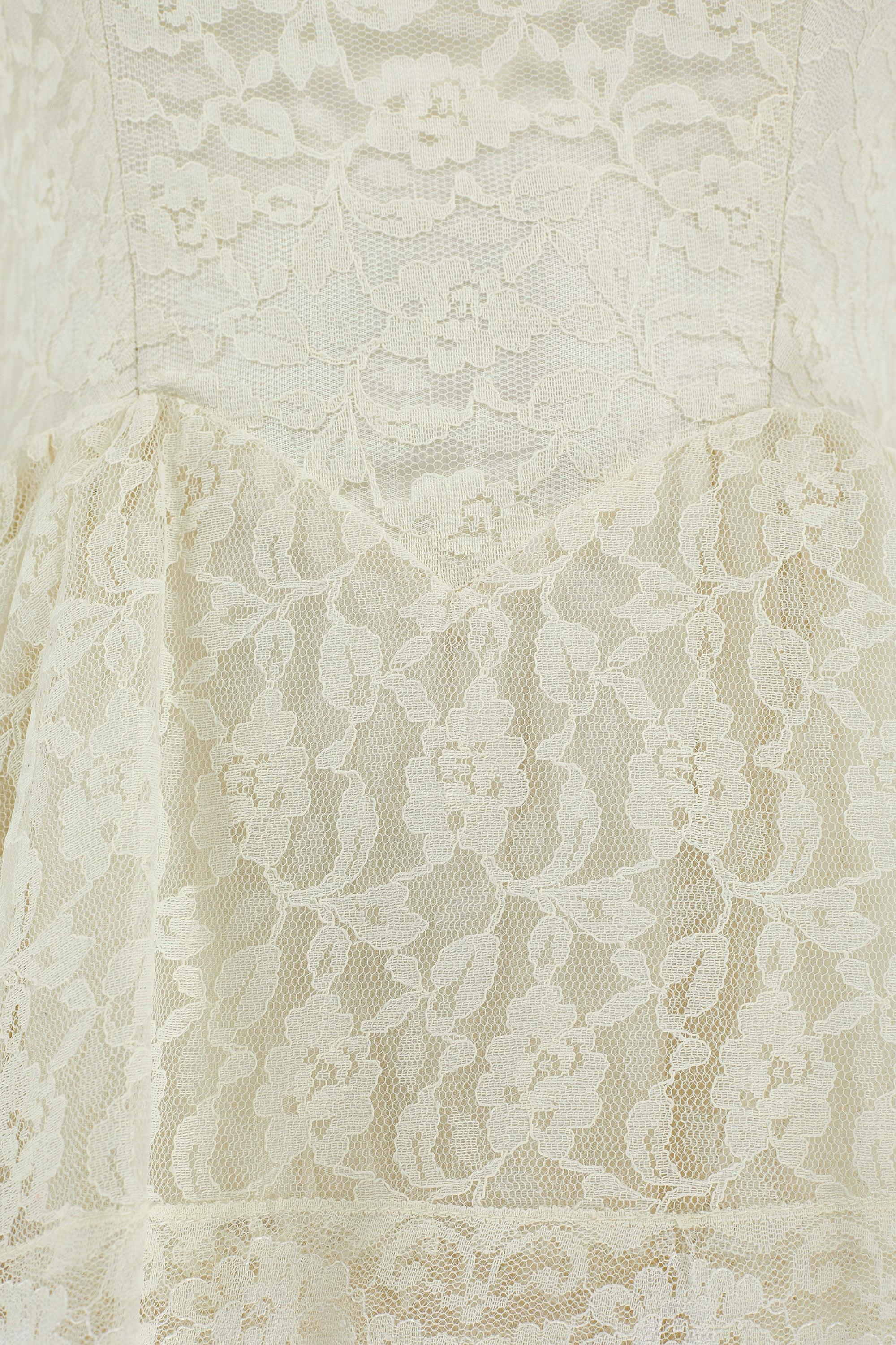 1970s Five Tier Lace Wedding Dress with Wide Neckline In Excellent Condition For Sale In London, GB