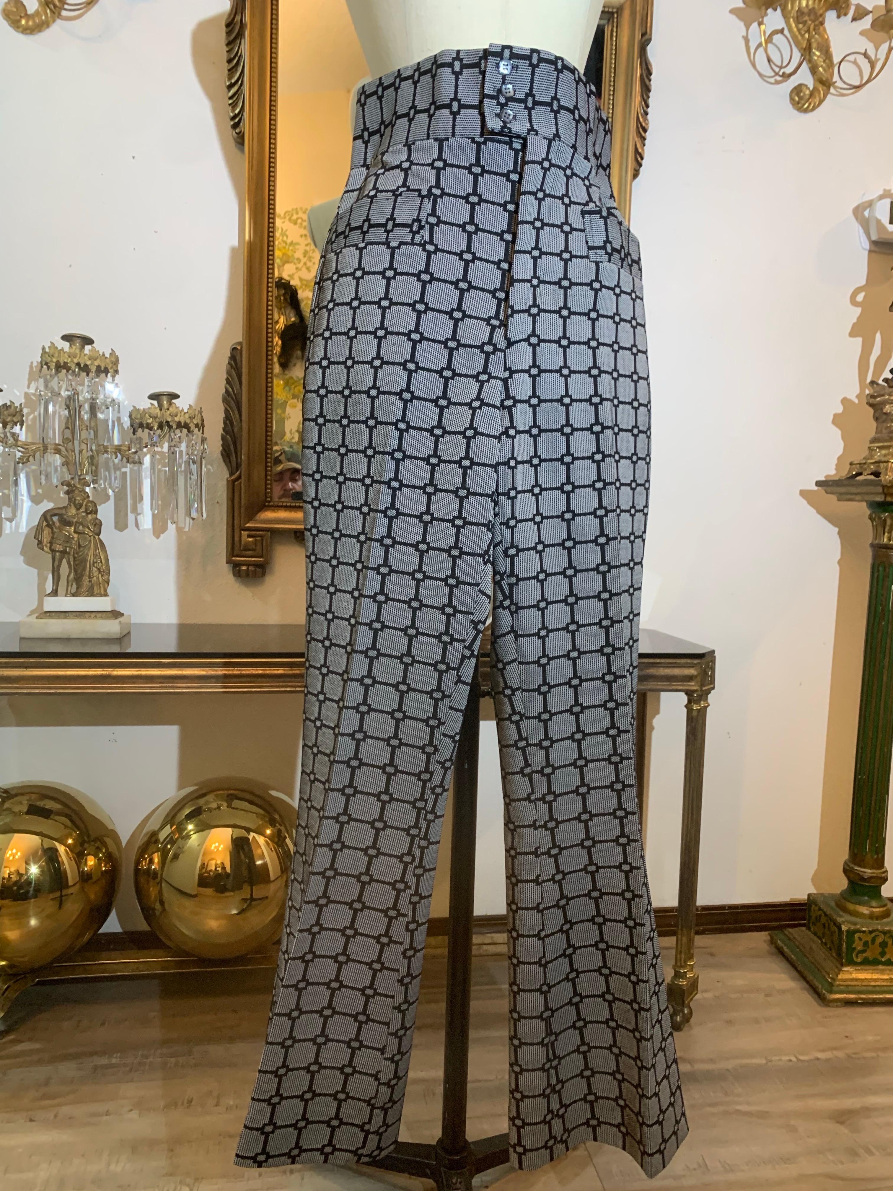 1970er Schlaghosen mit hohem Kummerbund und hoher Taille aus Polyester-Strick Schwarz & Grau Disco-Hosen im Zustand „Hervorragend“ im Angebot in Gresham, OR