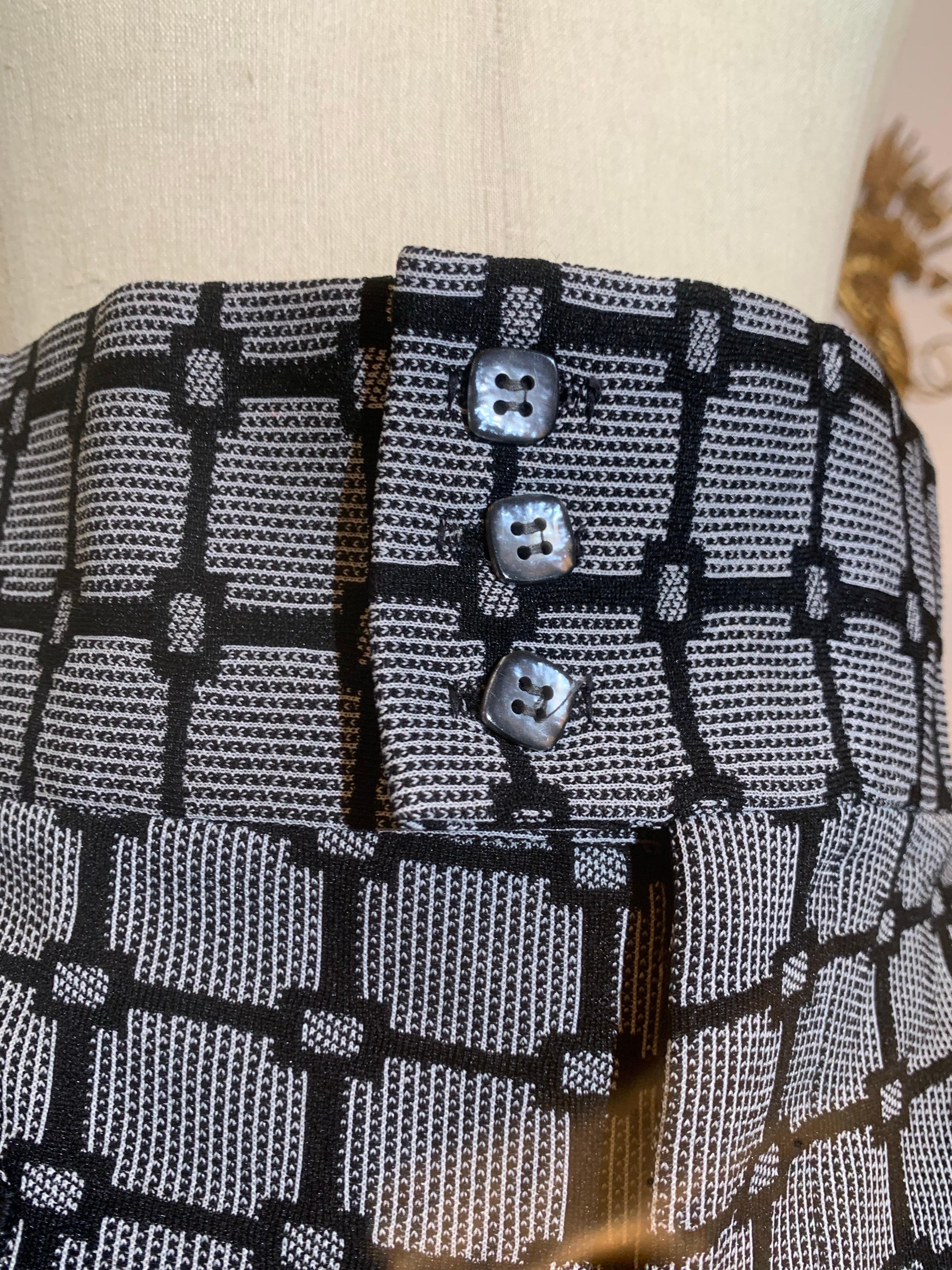 1970er Schlaghosen mit hohem Kummerbund und hoher Taille aus Polyester-Strick Schwarz & Grau Disco-Hosen Herren im Angebot