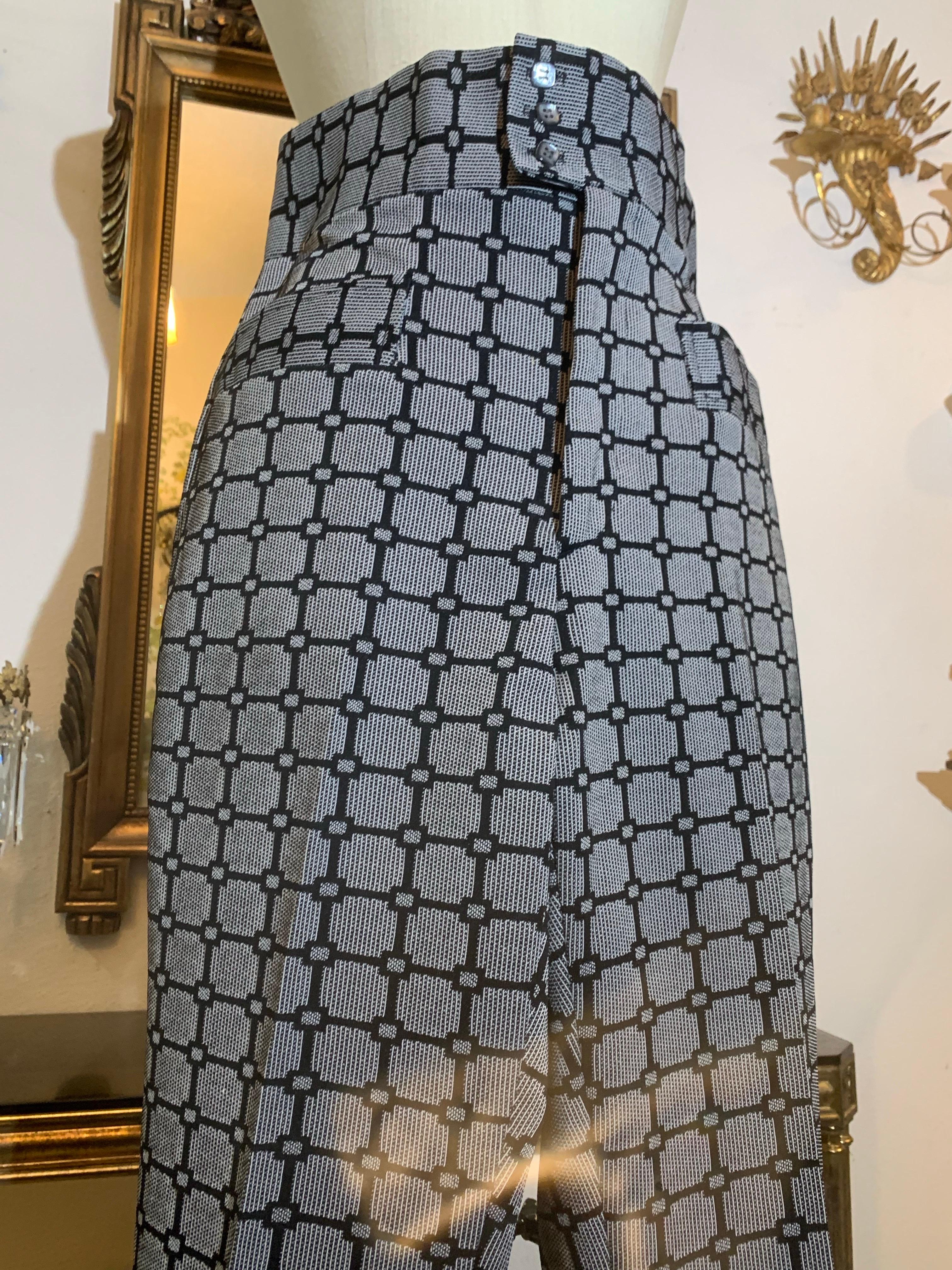 1970er Schlaghosen mit hohem Kummerbund und hoher Taille aus Polyester-Strick Schwarz & Grau Disco-Hosen im Angebot 4