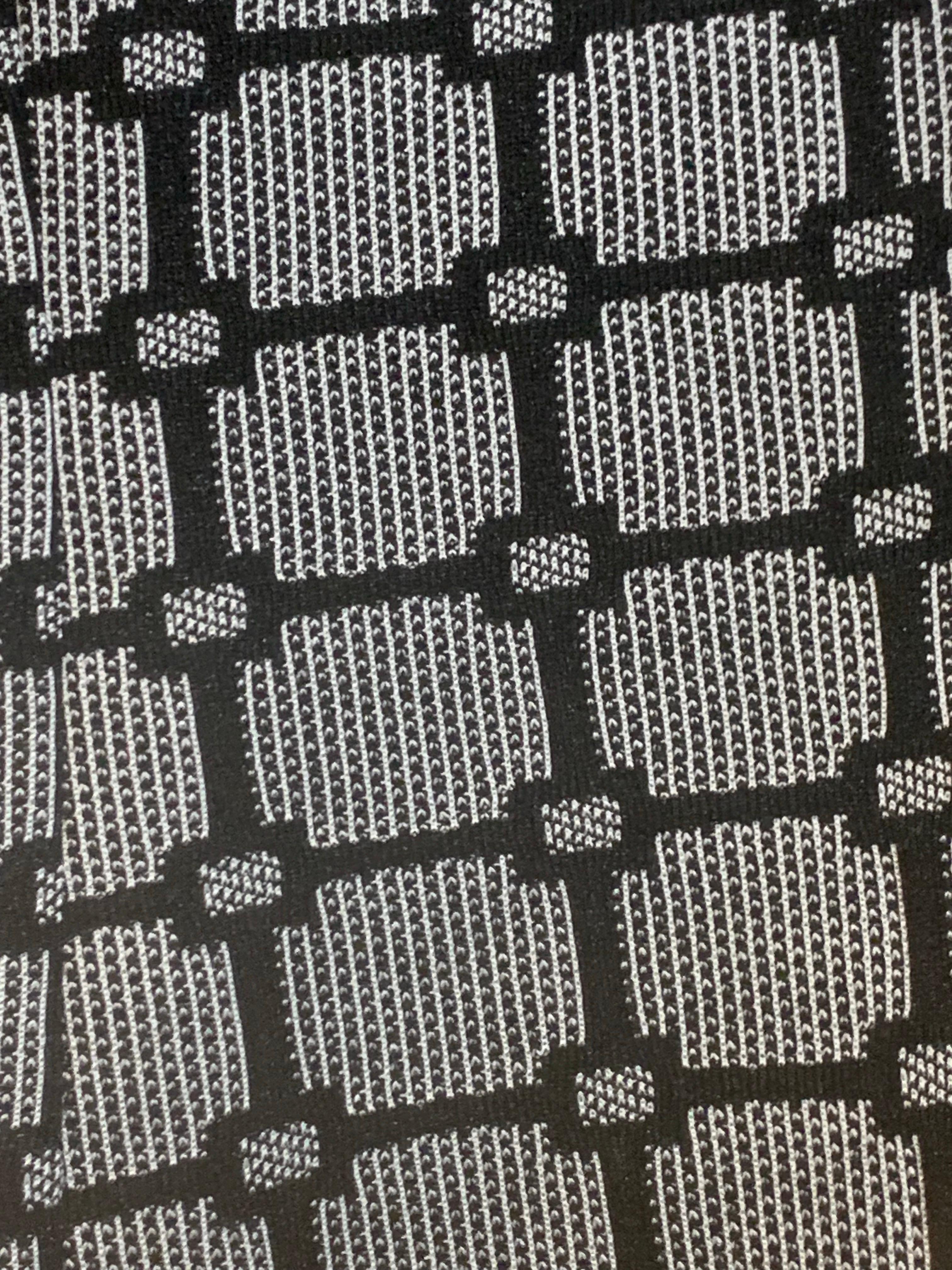 1970er Schlaghosen mit hohem Kummerbund und hoher Taille aus Polyester-Strick Schwarz & Grau Disco-Hosen im Angebot 5