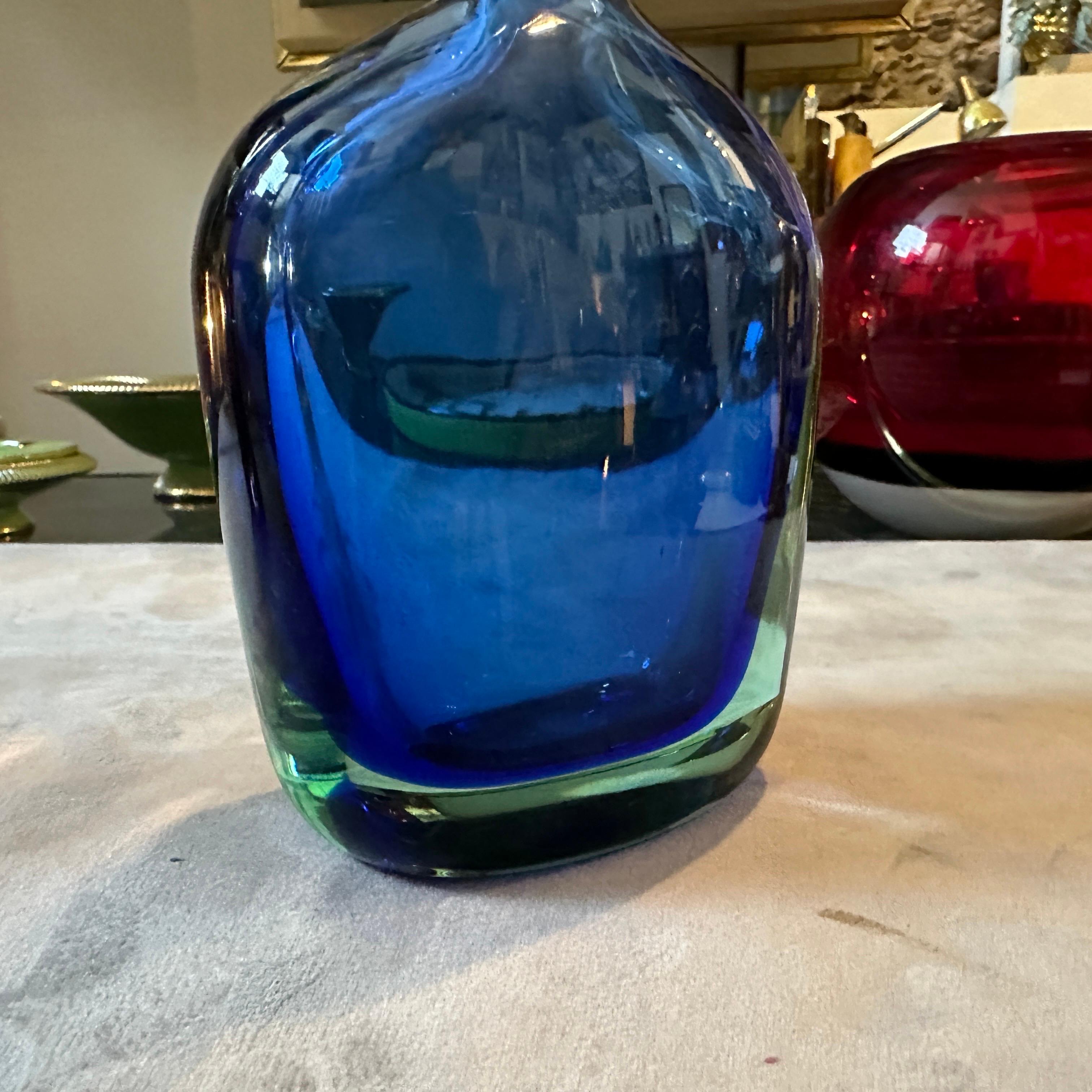 Vaso monofiore in vetro di Murano Glass Sommerso moderno blu, Flavio Poli per Seguso, anni '70 in vendita 2