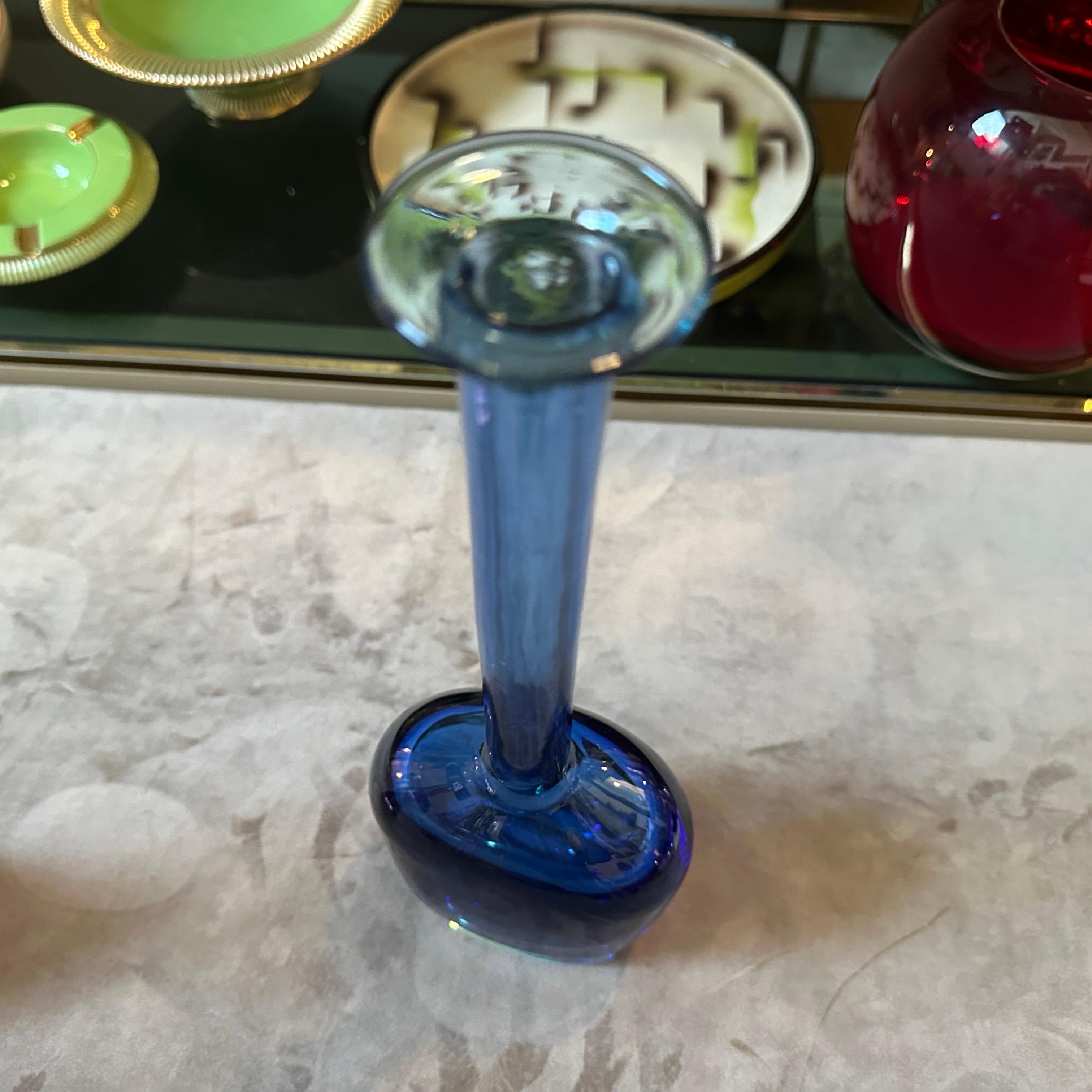 Italiano Vaso monofiore in vetro di Murano Glass Sommerso moderno blu, Flavio Poli per Seguso, anni '70 in vendita