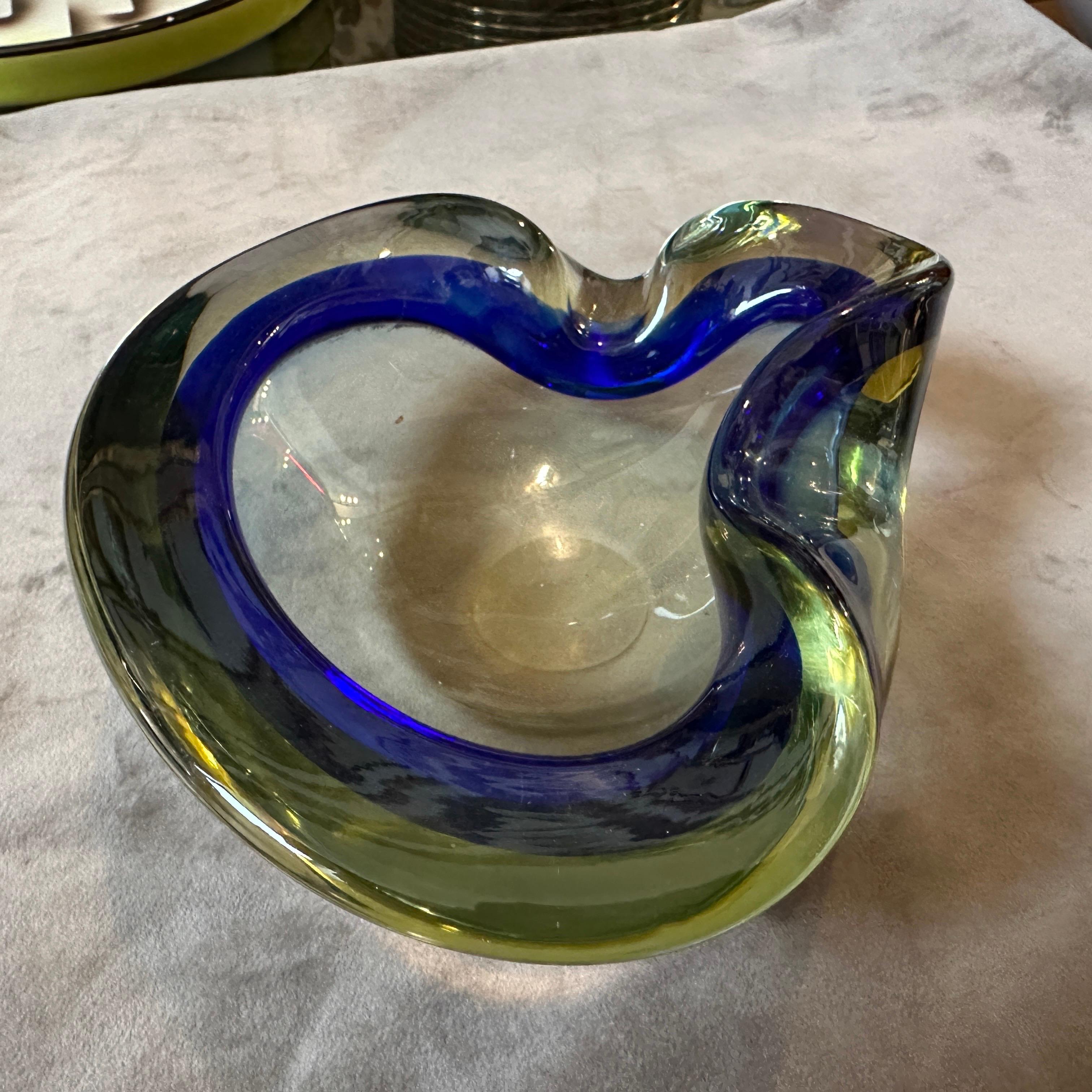 1970er Flavio Poli Sommerso Aschenbecher aus gelbem und blauem Murano-Glas 3