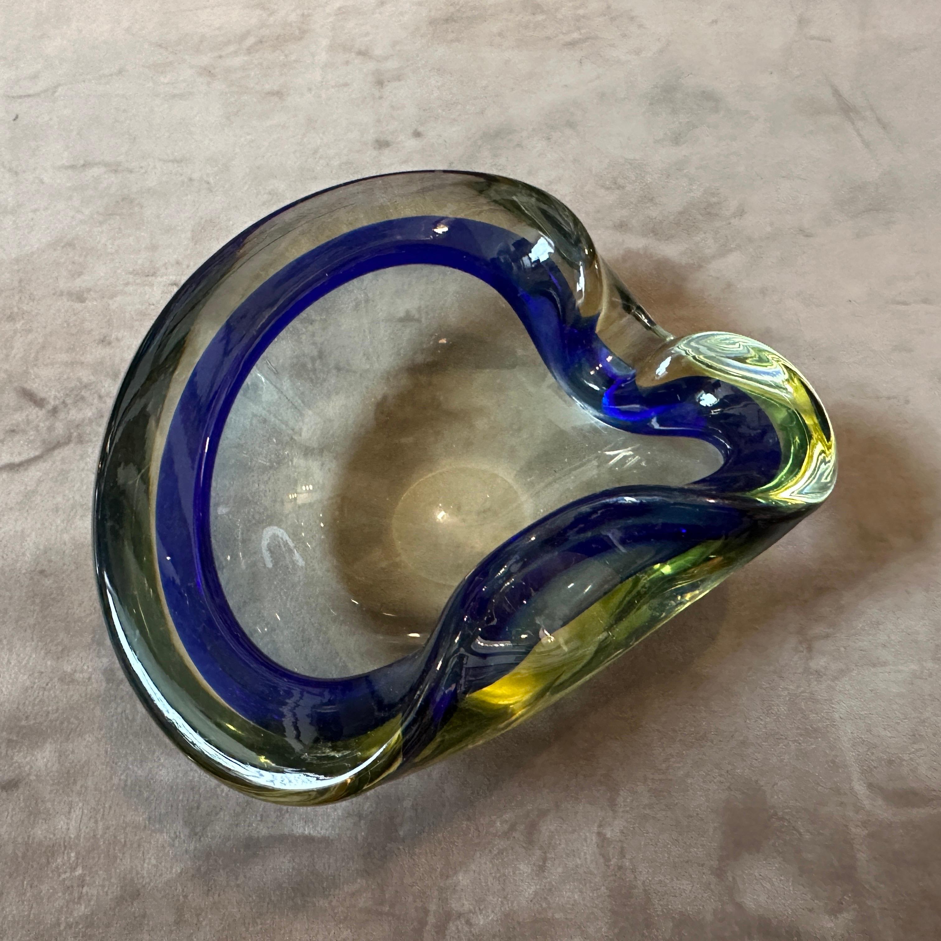 1970er Flavio Poli Sommerso Aschenbecher aus gelbem und blauem Murano-Glas (Italienisch)