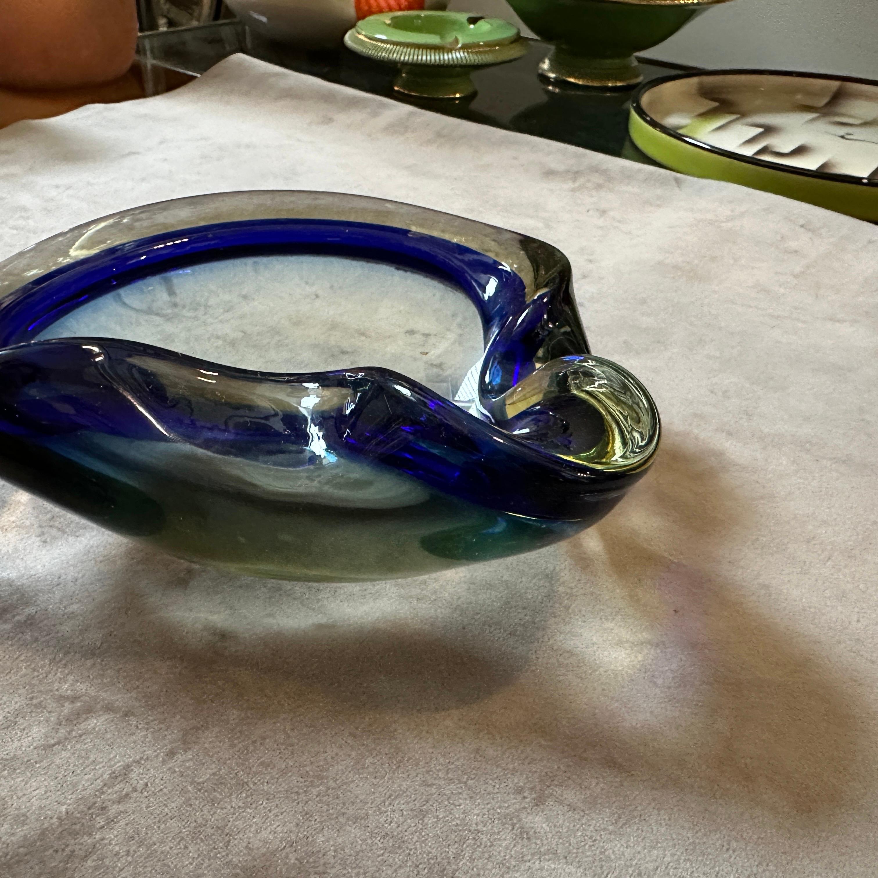 1970er Flavio Poli Sommerso Aschenbecher aus gelbem und blauem Murano-Glas (Handgefertigt)