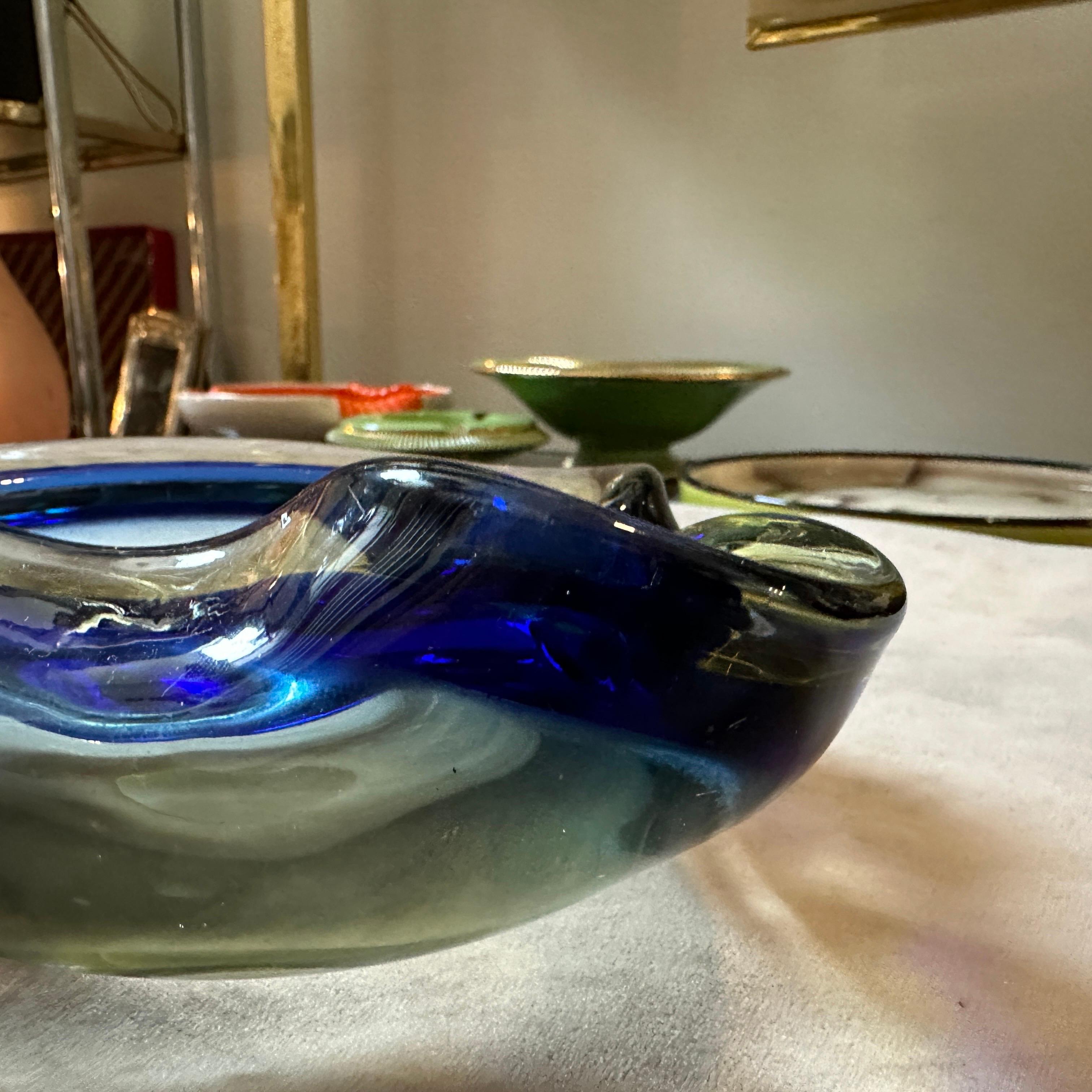 1970er Flavio Poli Sommerso Aschenbecher aus gelbem und blauem Murano-Glas im Zustand „Gut“ in Aci Castello, IT