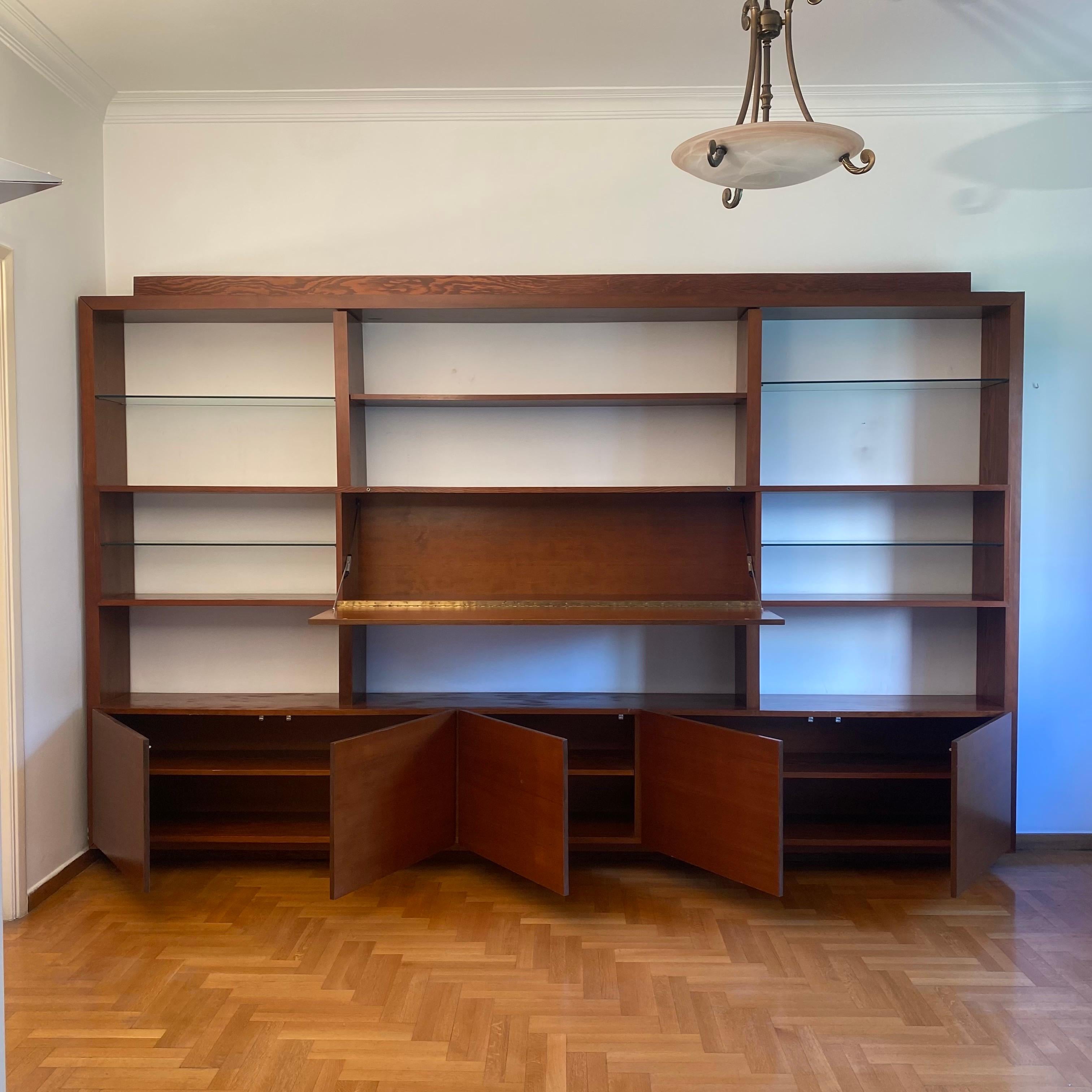 1970er Jahre schwimmende Wand Vitrine Einheit Holz Glas Bücherregal Bar Midcentury im Angebot 5