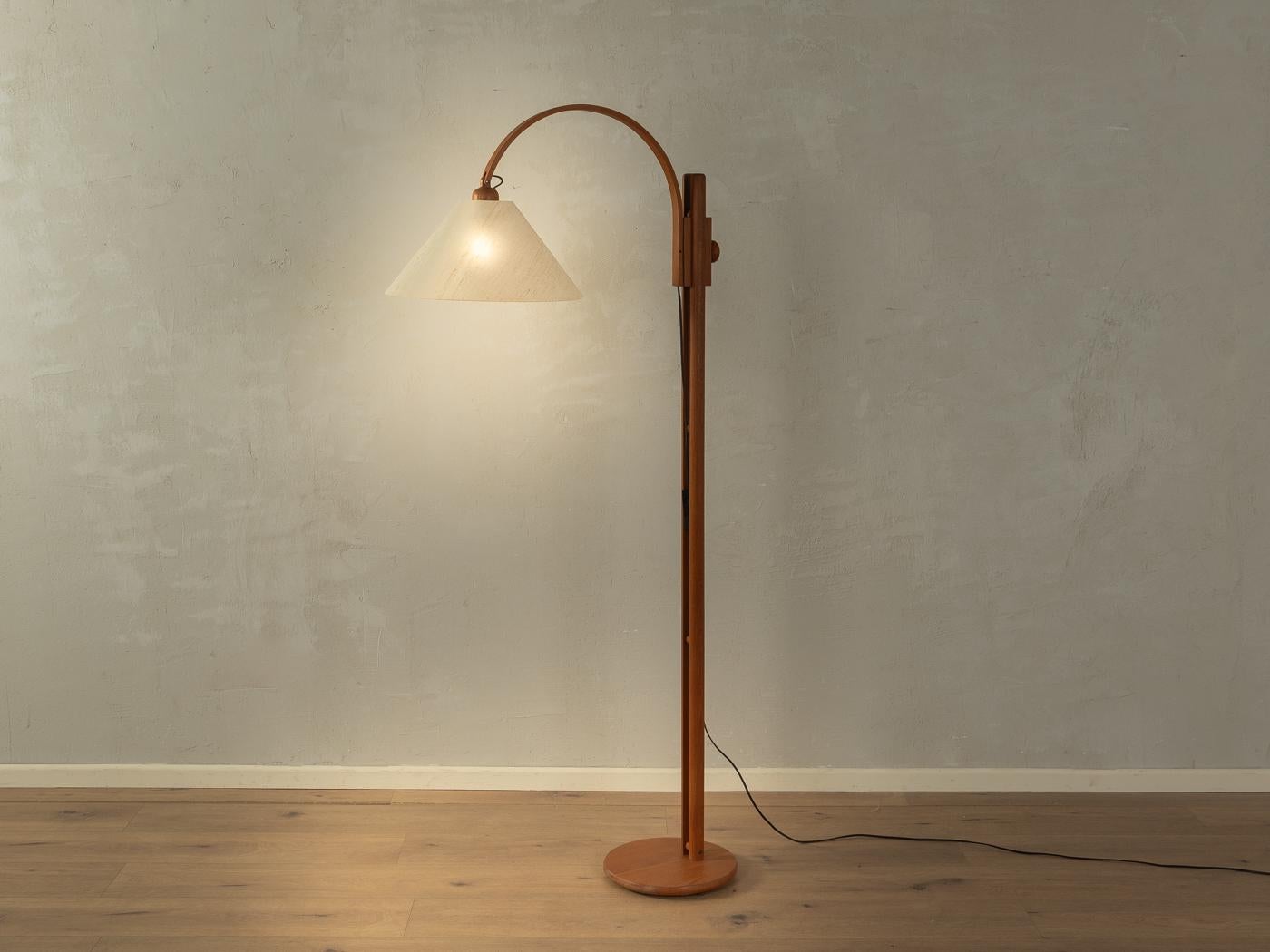 Wonderful floor lamp from the 1960s in Scandinavian Design. Frame and base made of teak wood with a cream white lampshade.

Quality Features:

very good workmanship
high-quality materials
Made in Germany, manufacturer: DOMUS

