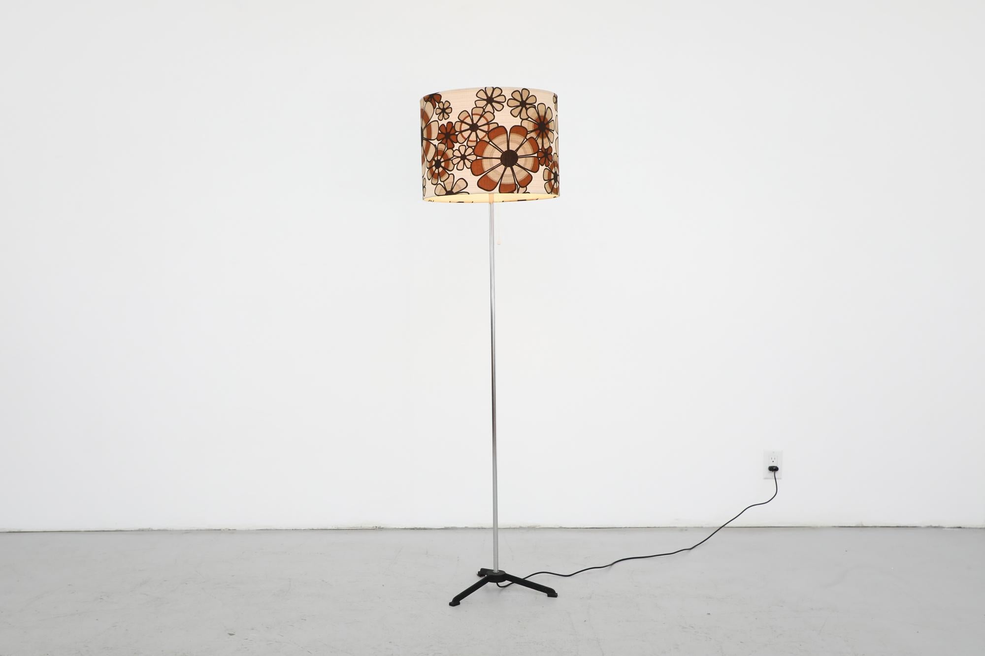 Late 20th Century 1970's Floor Lamp with Flower Power Shade, Chrome Stem & Black Metal Tripod Base For Sale