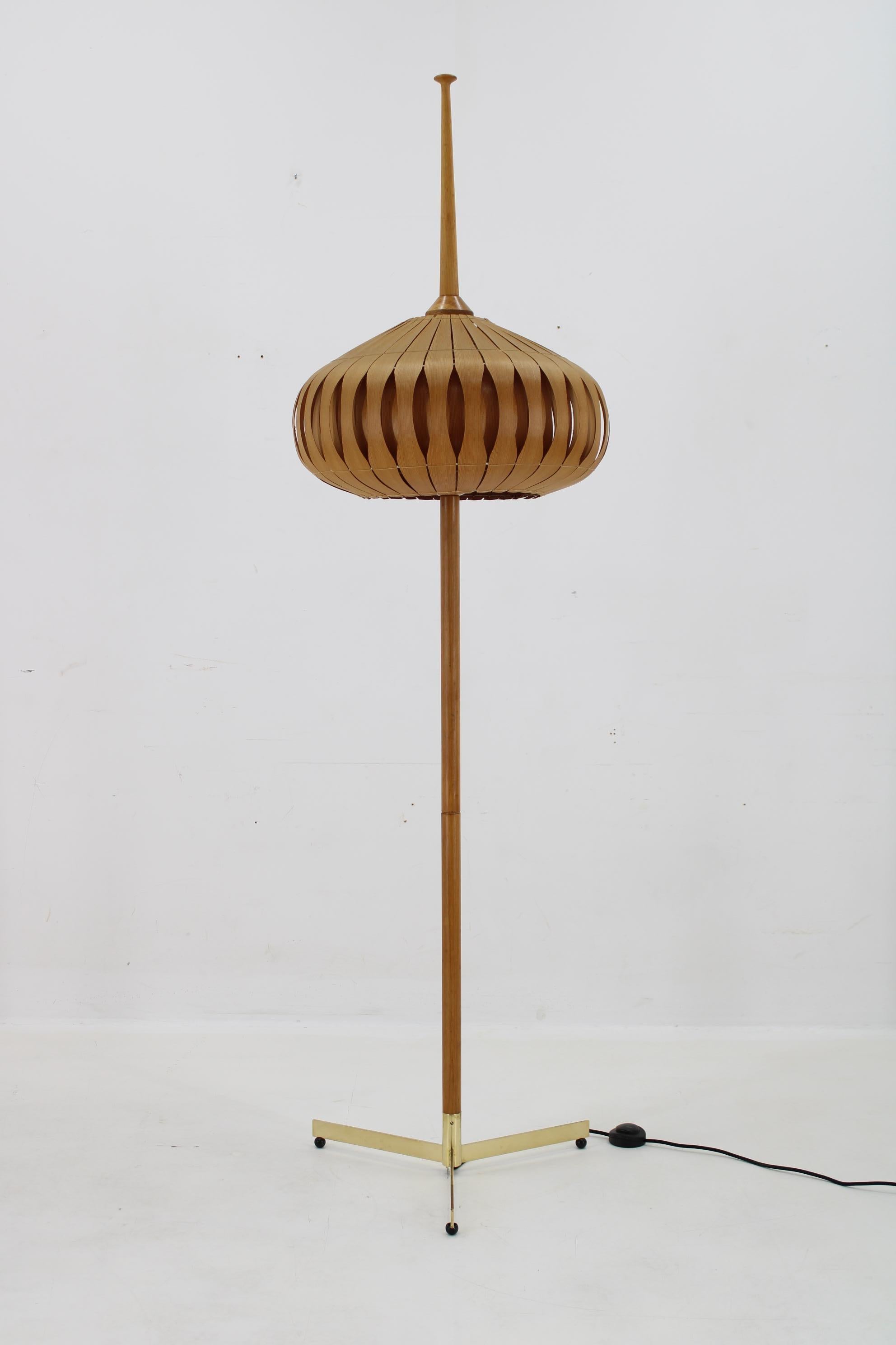 - Good original condition with minor signs of use
- Veneer lamps shade with minor signs of use 
- rewired 
- US wiring compatible 
