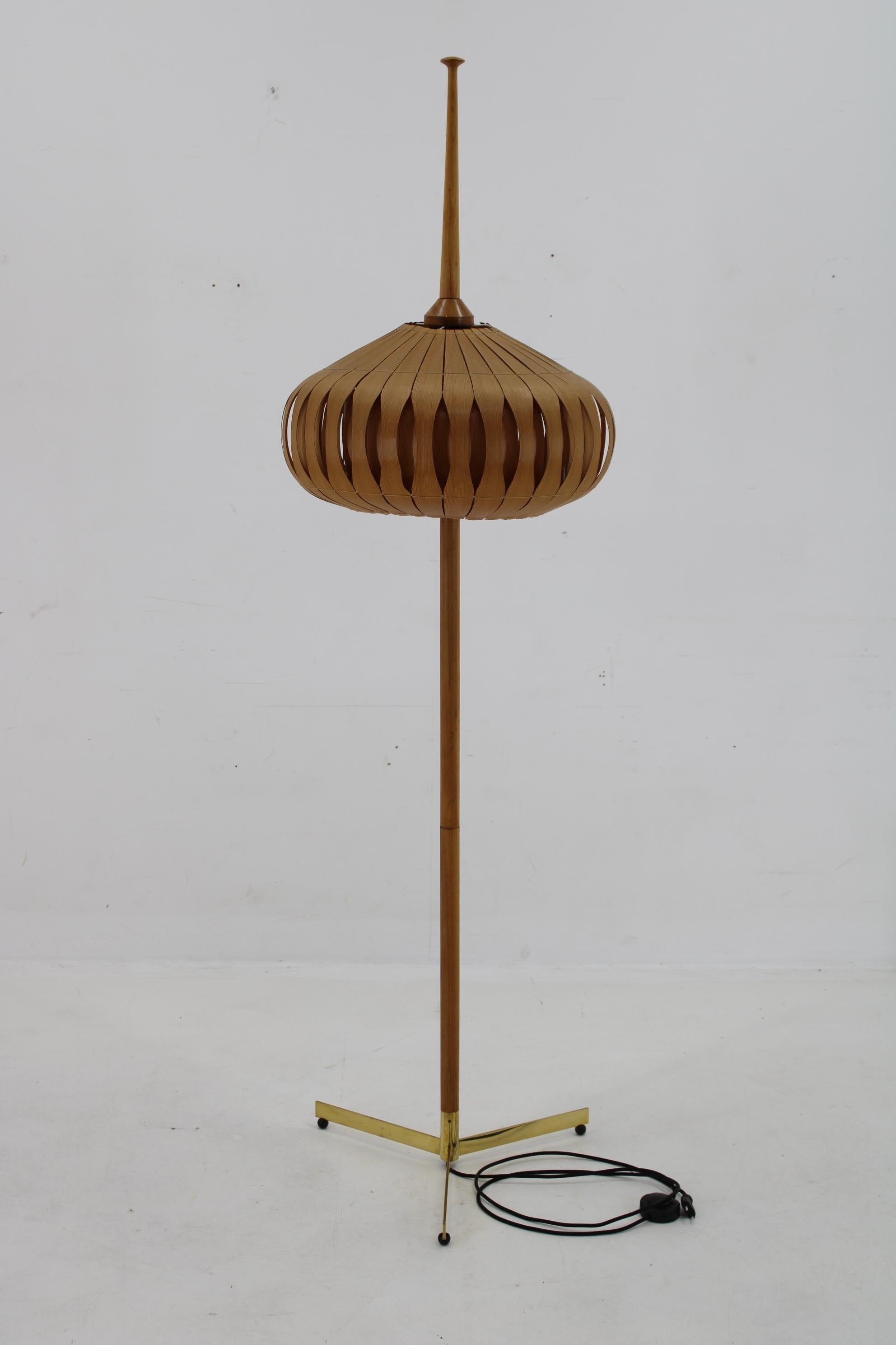 1970s Floor Lamp with Veneer Lamp Shade , Czechoslovakia In Good Condition In Praha, CZ