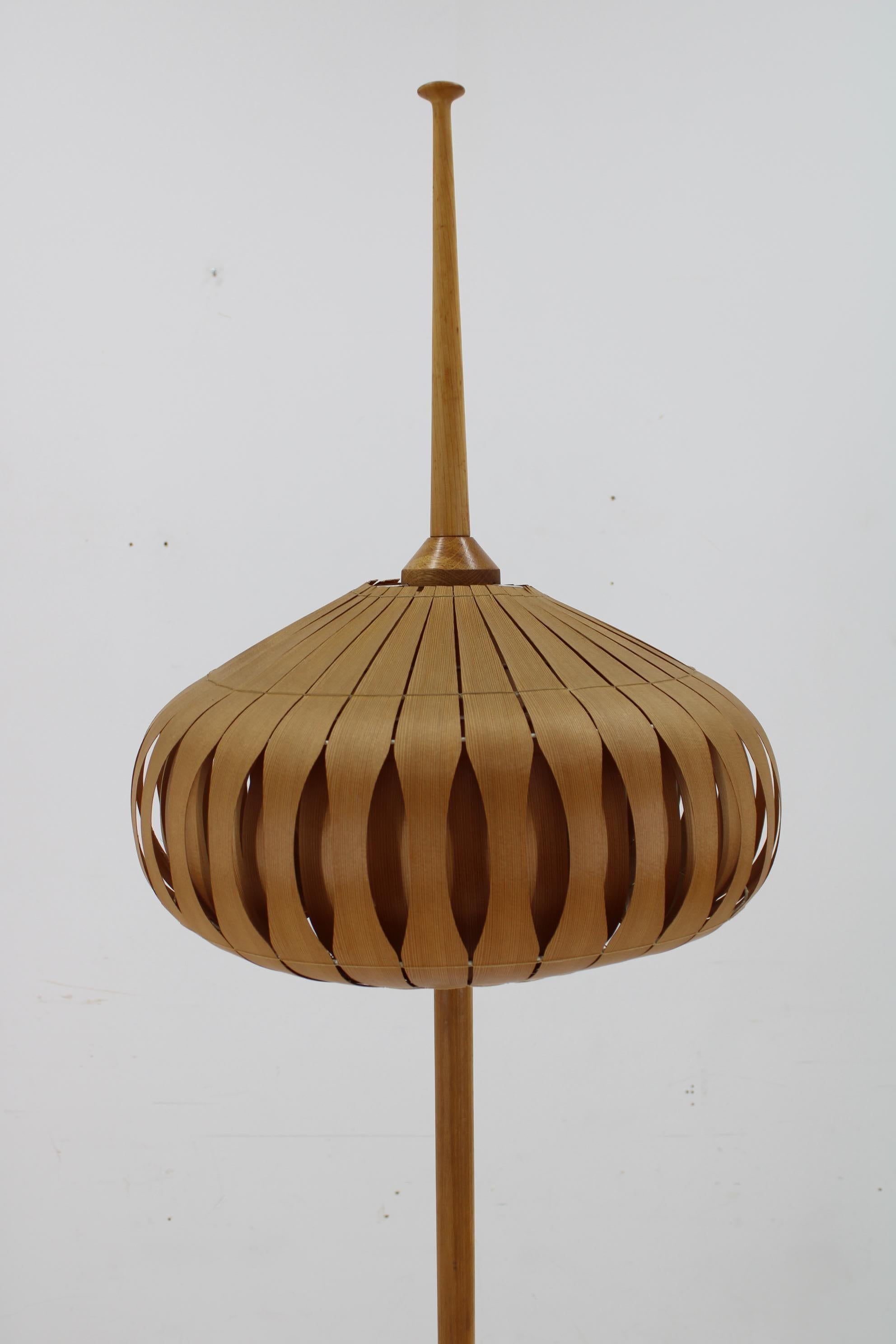 1970s Floor Lamp with Veneer Lamp Shade , Czechoslovakia In Good Condition In Praha, CZ