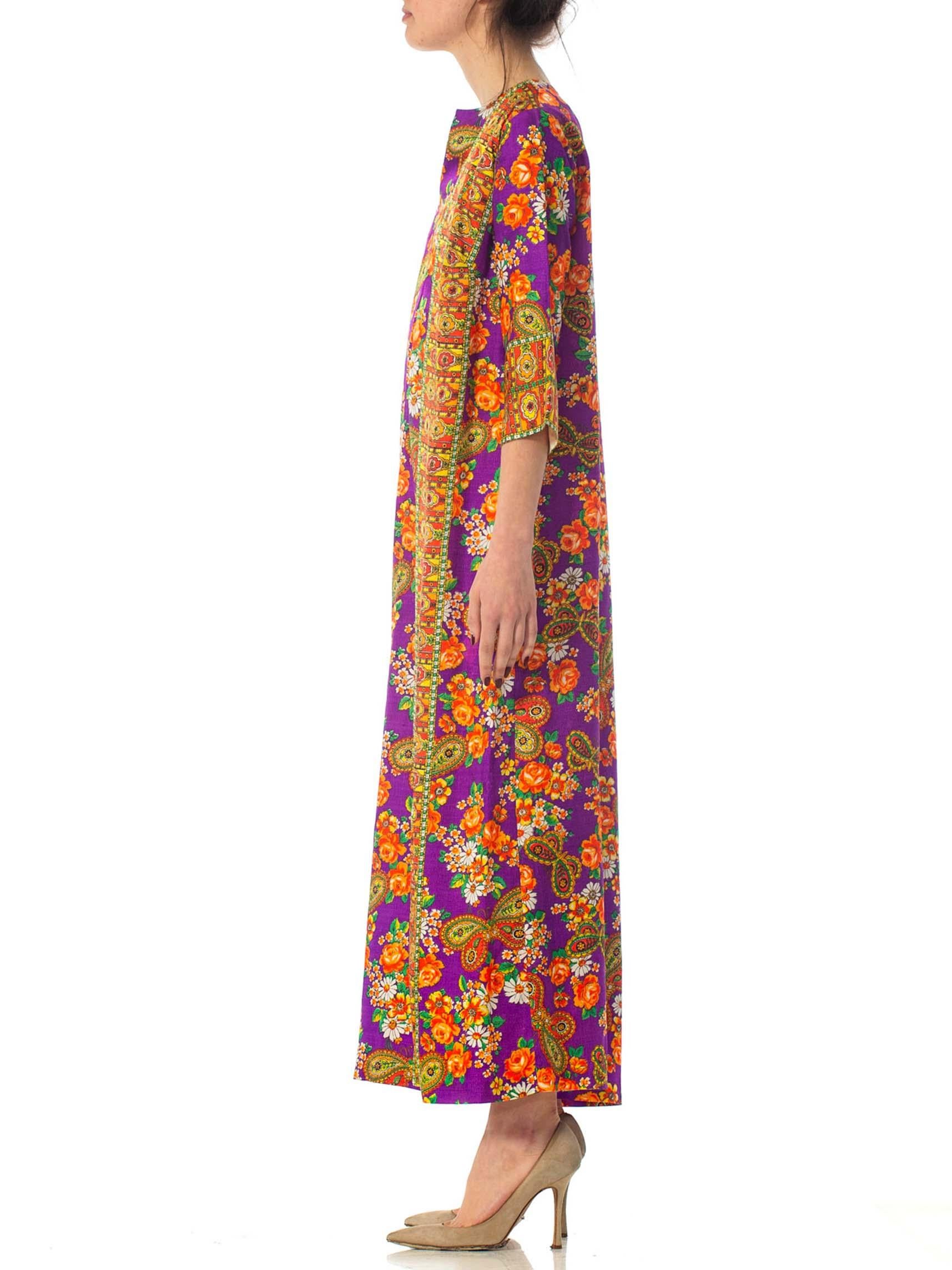 1970S Floral Purple Poly Blend Attached Kimono Kaftan In Excellent Condition In New York, NY
