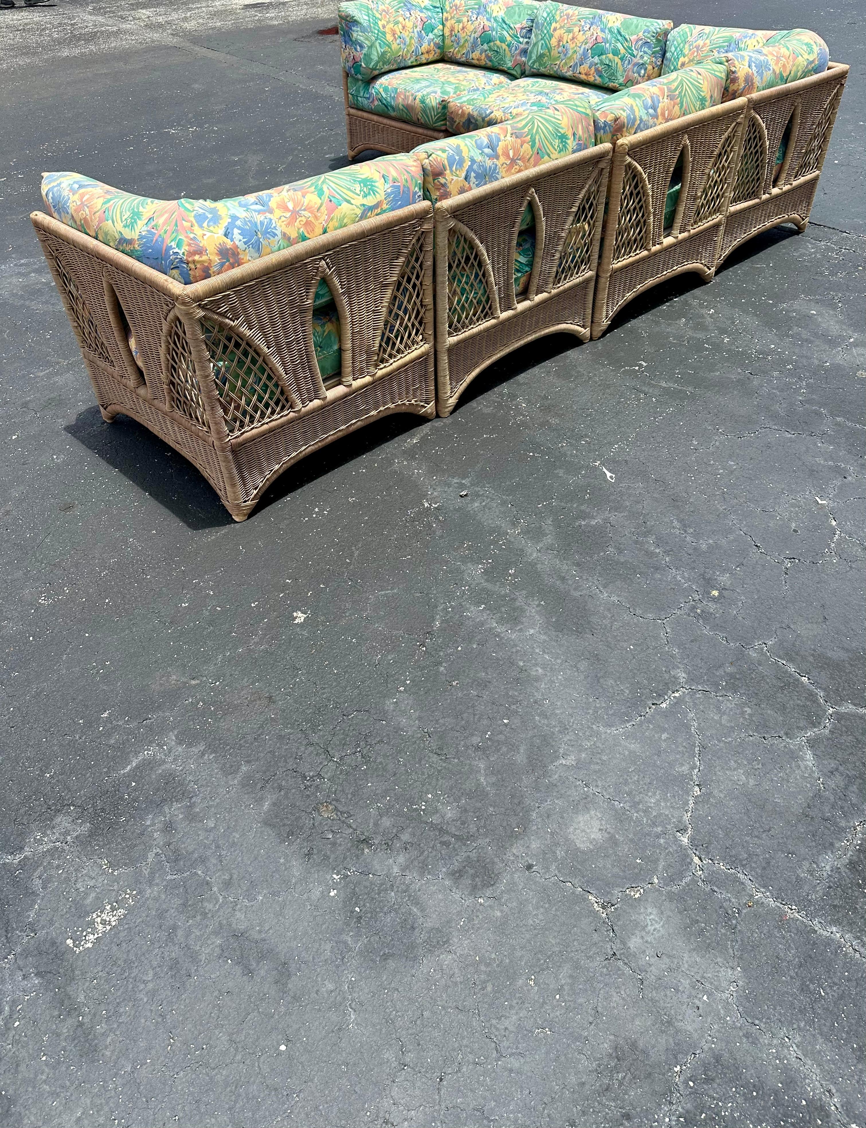 Divano componibile in rattan organico floreale degli anni '70, set di 6 persone in vendita 3