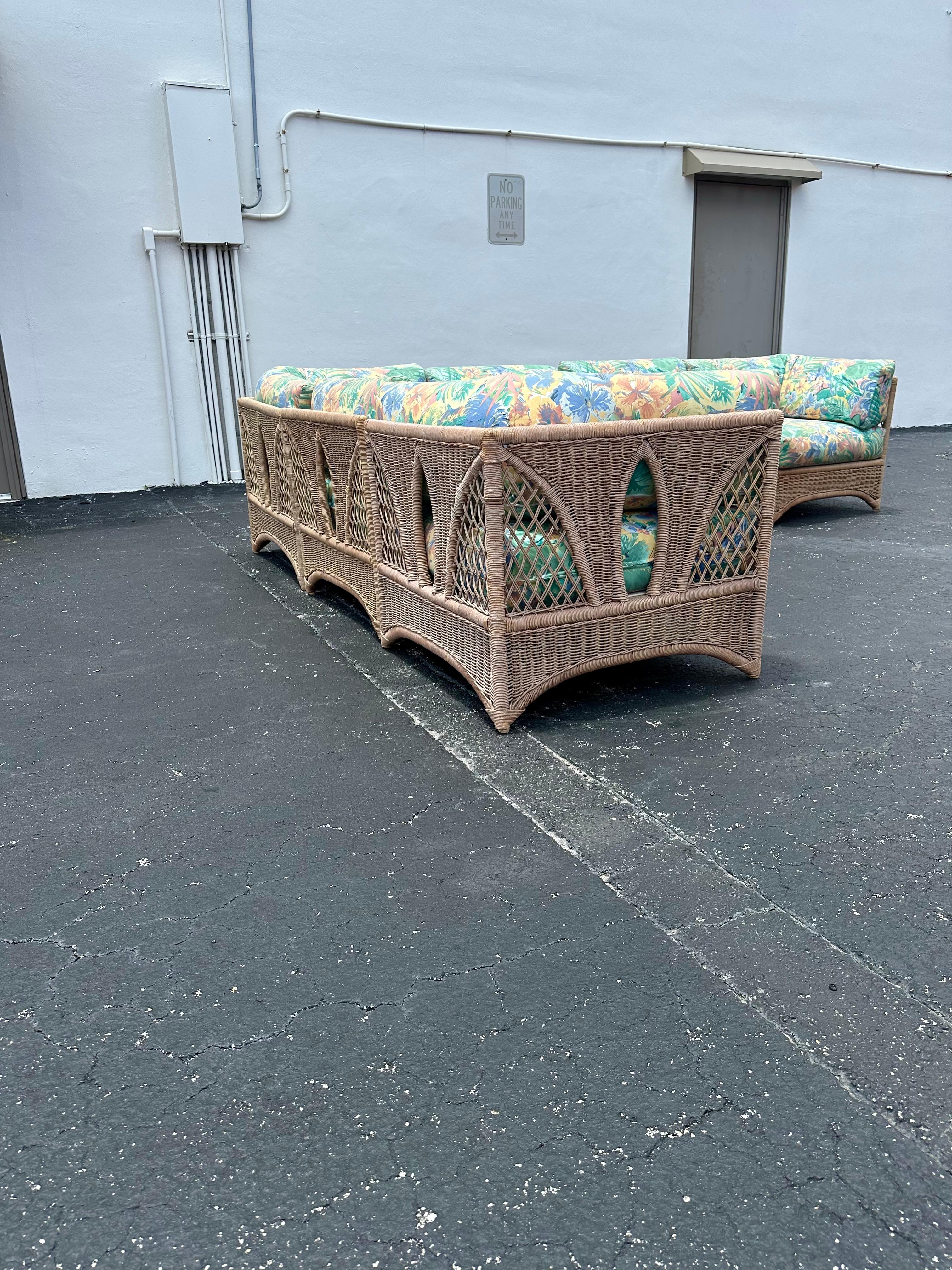 Divano componibile in rattan organico floreale degli anni '70, set di 6 persone in vendita 4