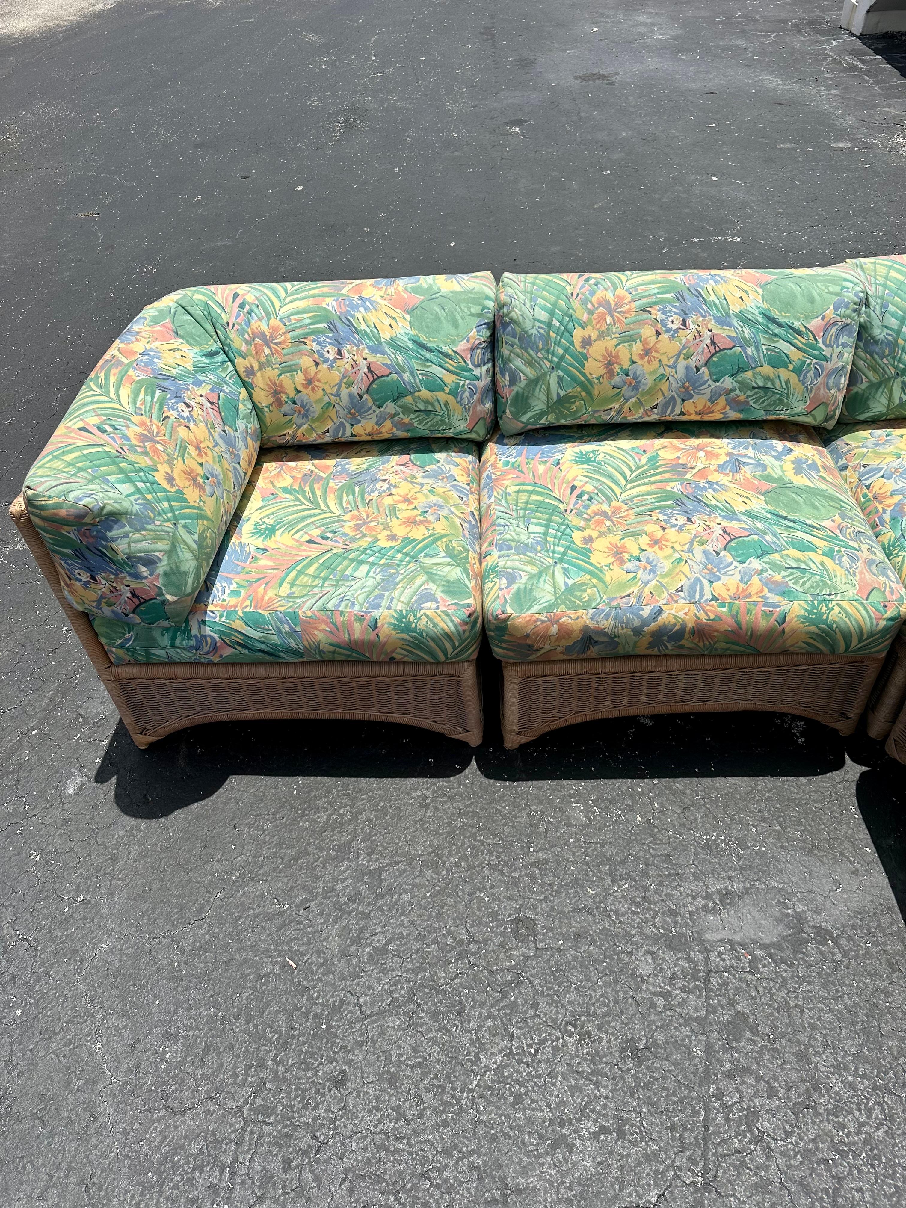 Divano componibile in rattan organico floreale degli anni '70, set di 6 persone in vendita 7