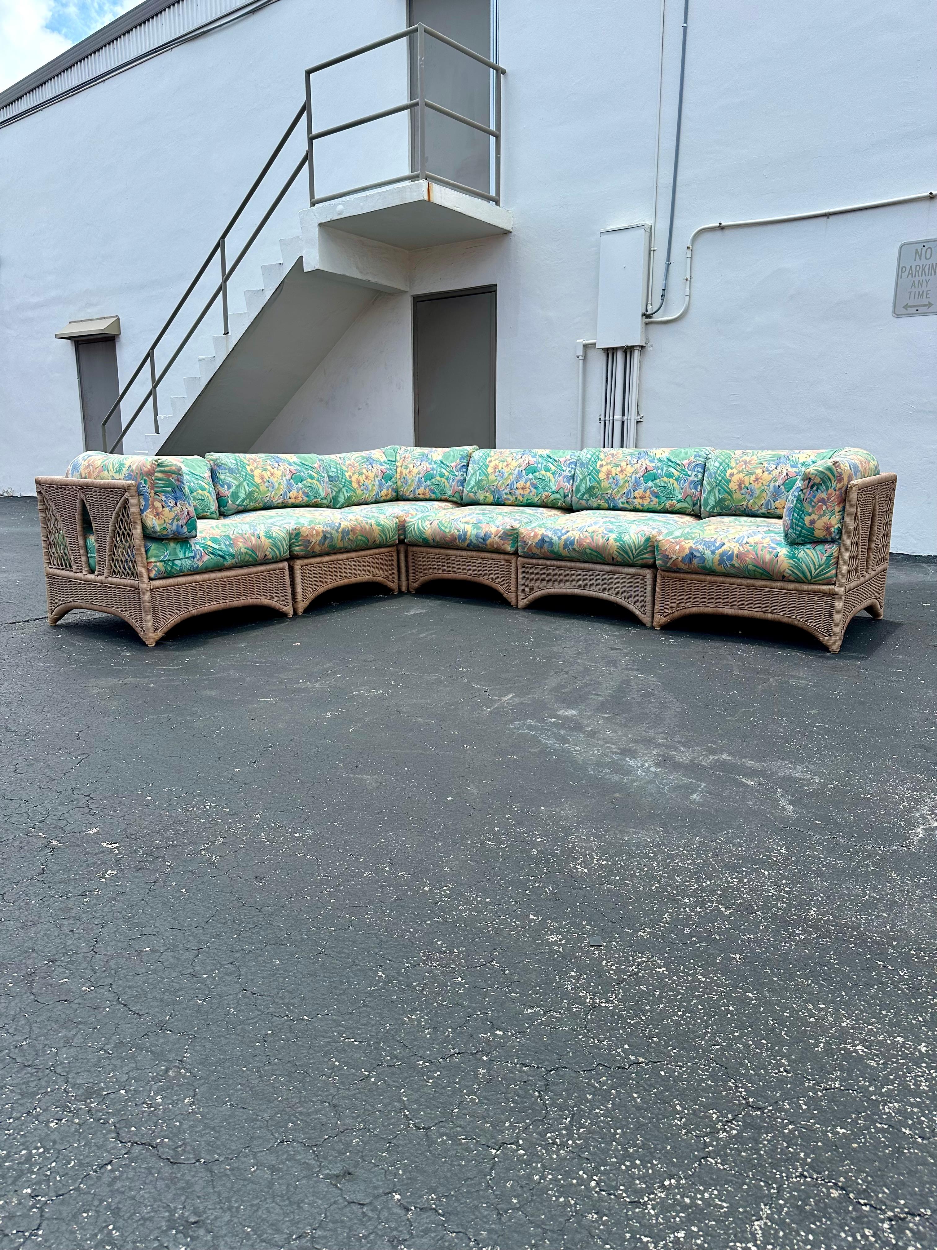 Mid-Century moderno Divano componibile in rattan organico floreale degli anni '70, set di 6 persone in vendita