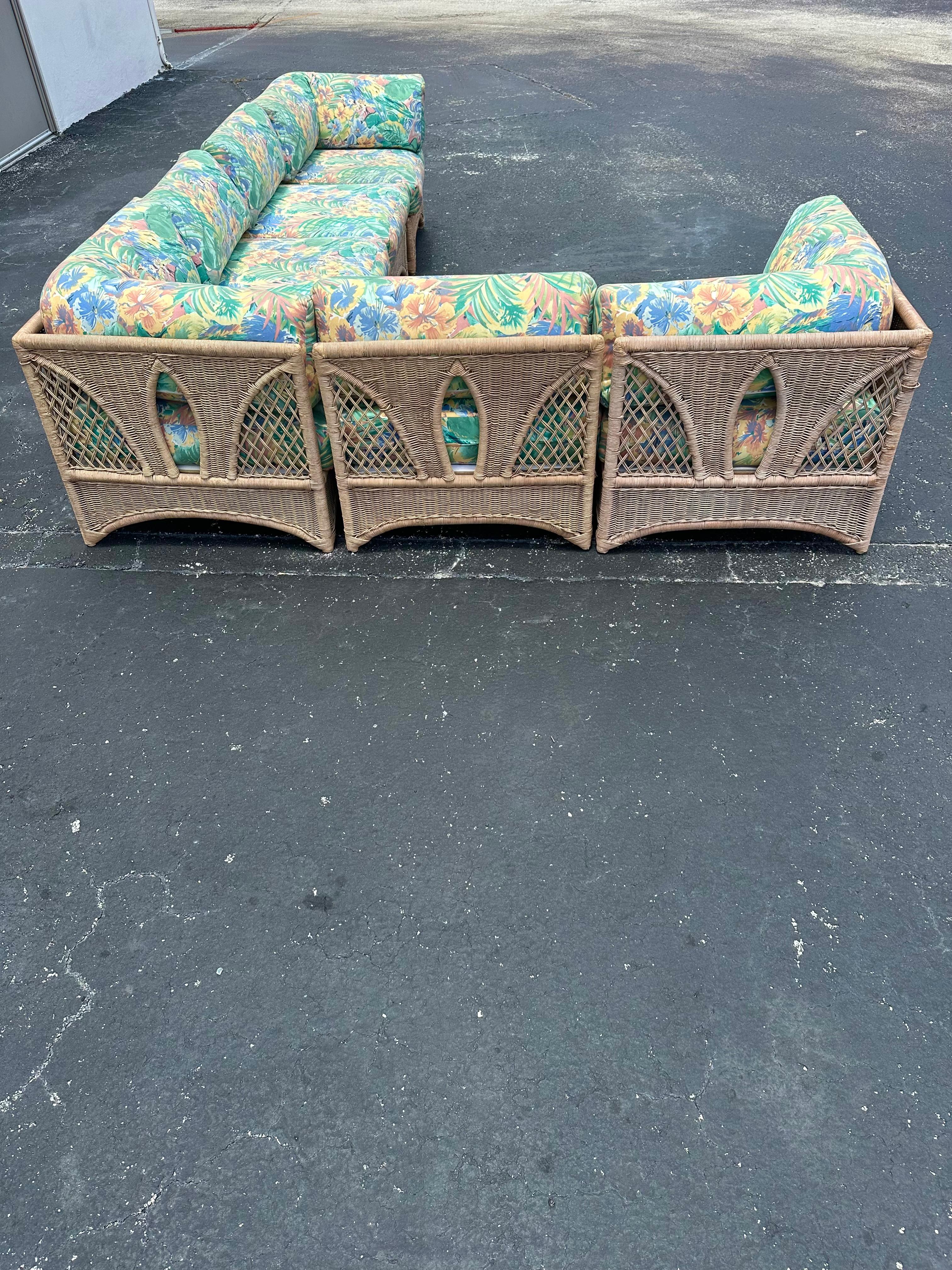 Divano componibile in rattan organico floreale degli anni '70, set di 6 persone in vendita 2