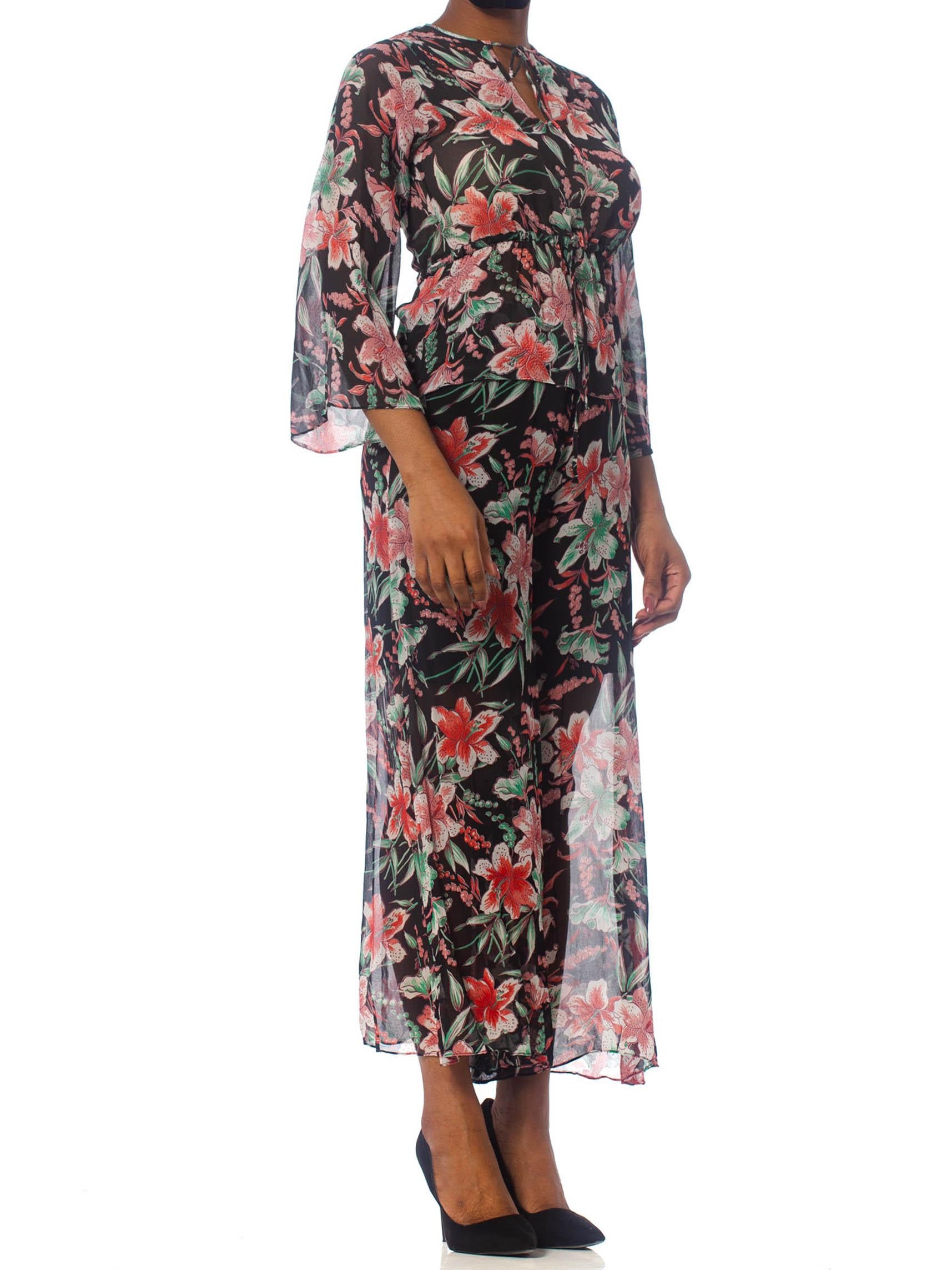 Camicetta e pantaloni in chiffon di rayon floreale degli anni '70 in vendita 4