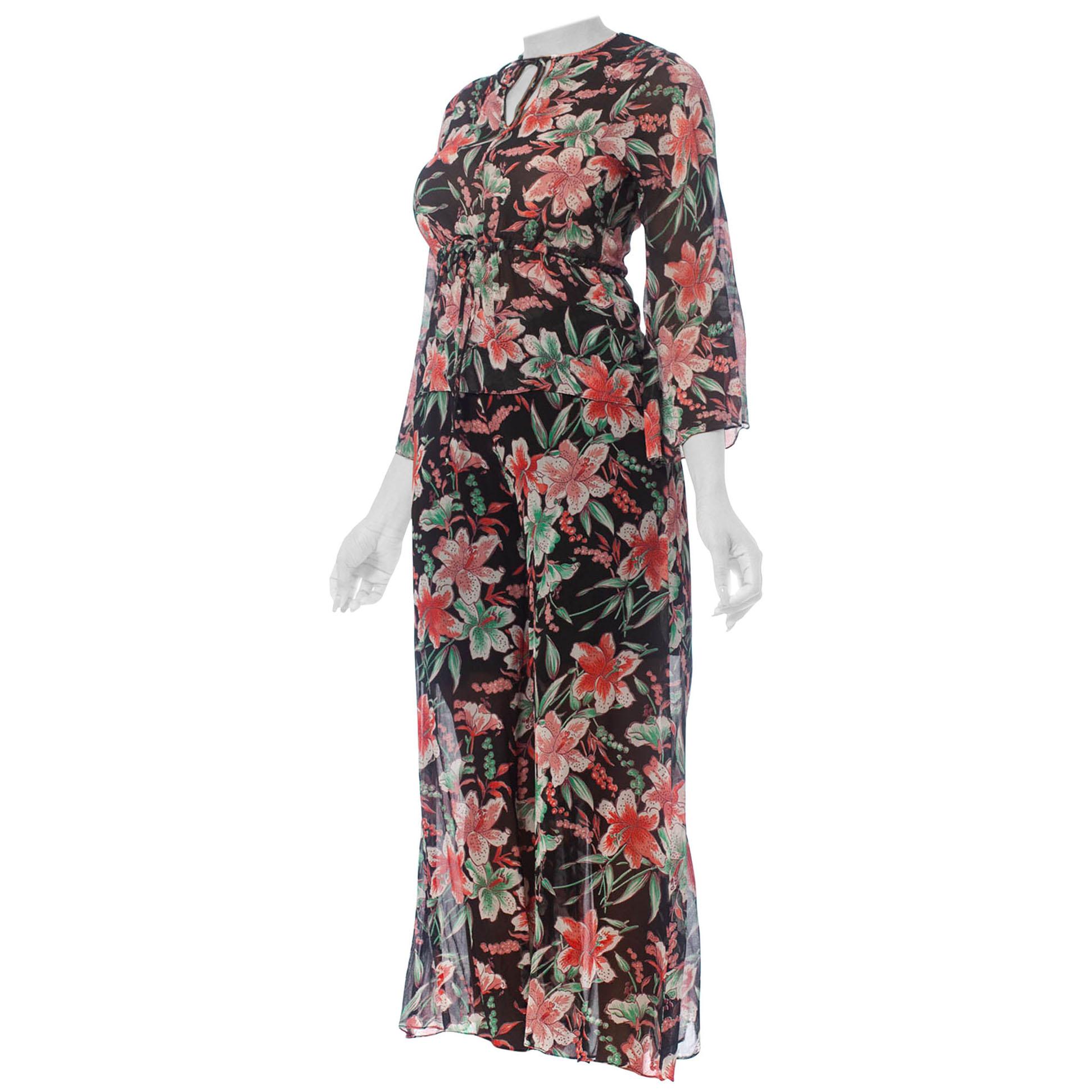 Camicetta e pantaloni in chiffon di rayon floreale degli anni '70 in vendita