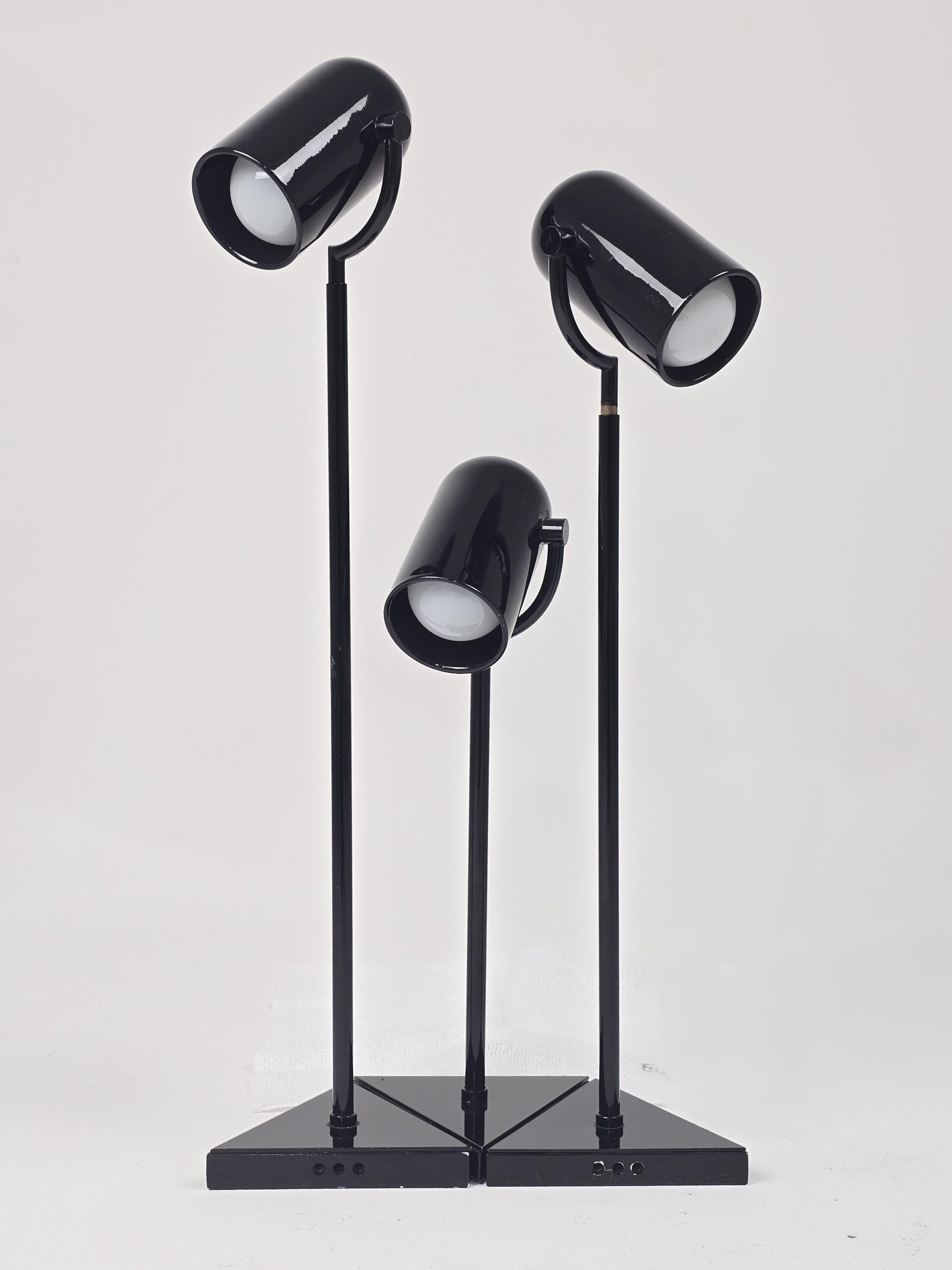 1970s Florence Casey 3 Pivotal Heads Black Table Lamp , Italy (Ende des 20. Jahrhunderts) im Angebot
