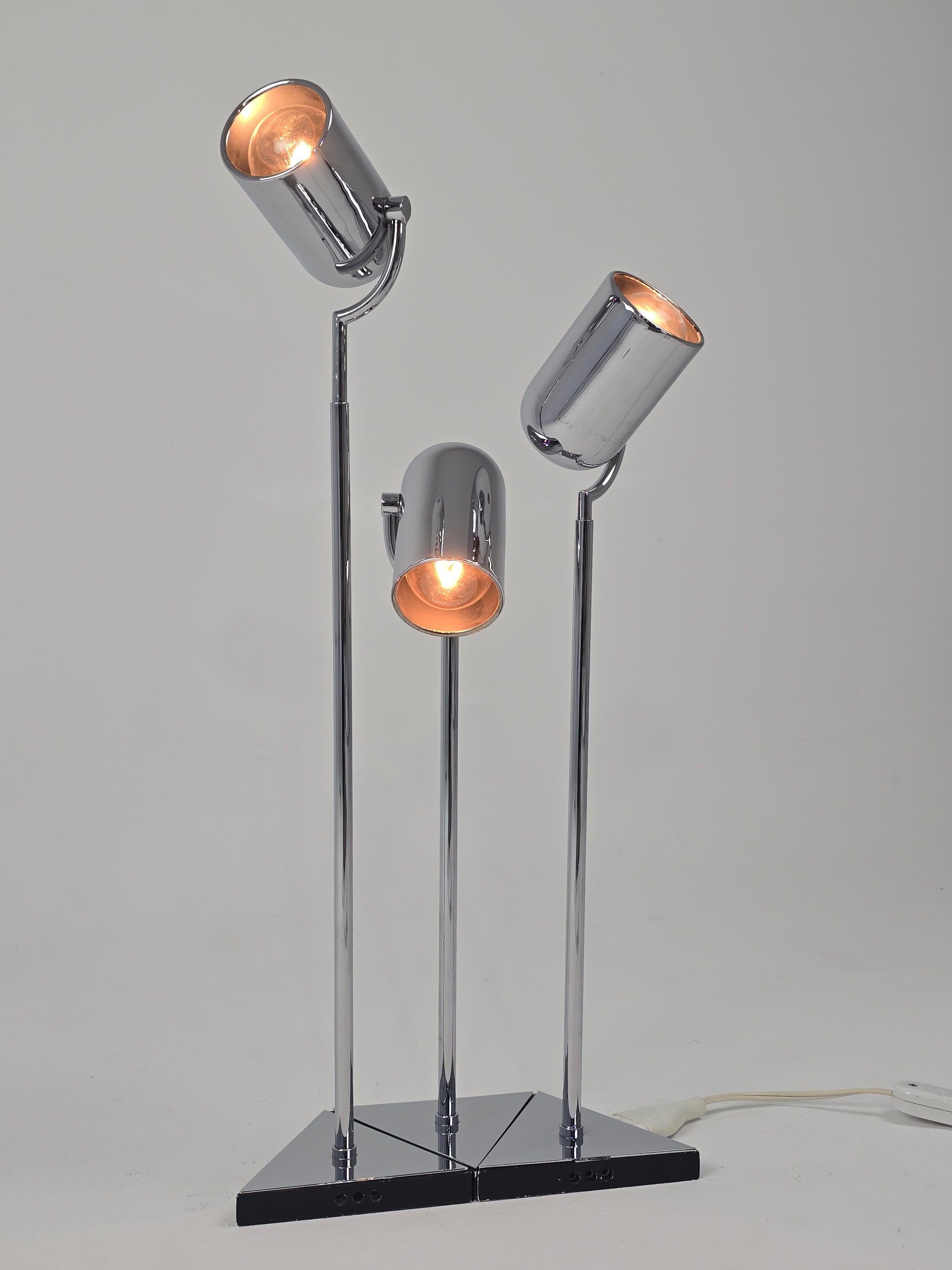 Mid-Century Modern 1970s Florence Casey 3 Pivotal Heads Chrome Table Lamp , Italy en vente
