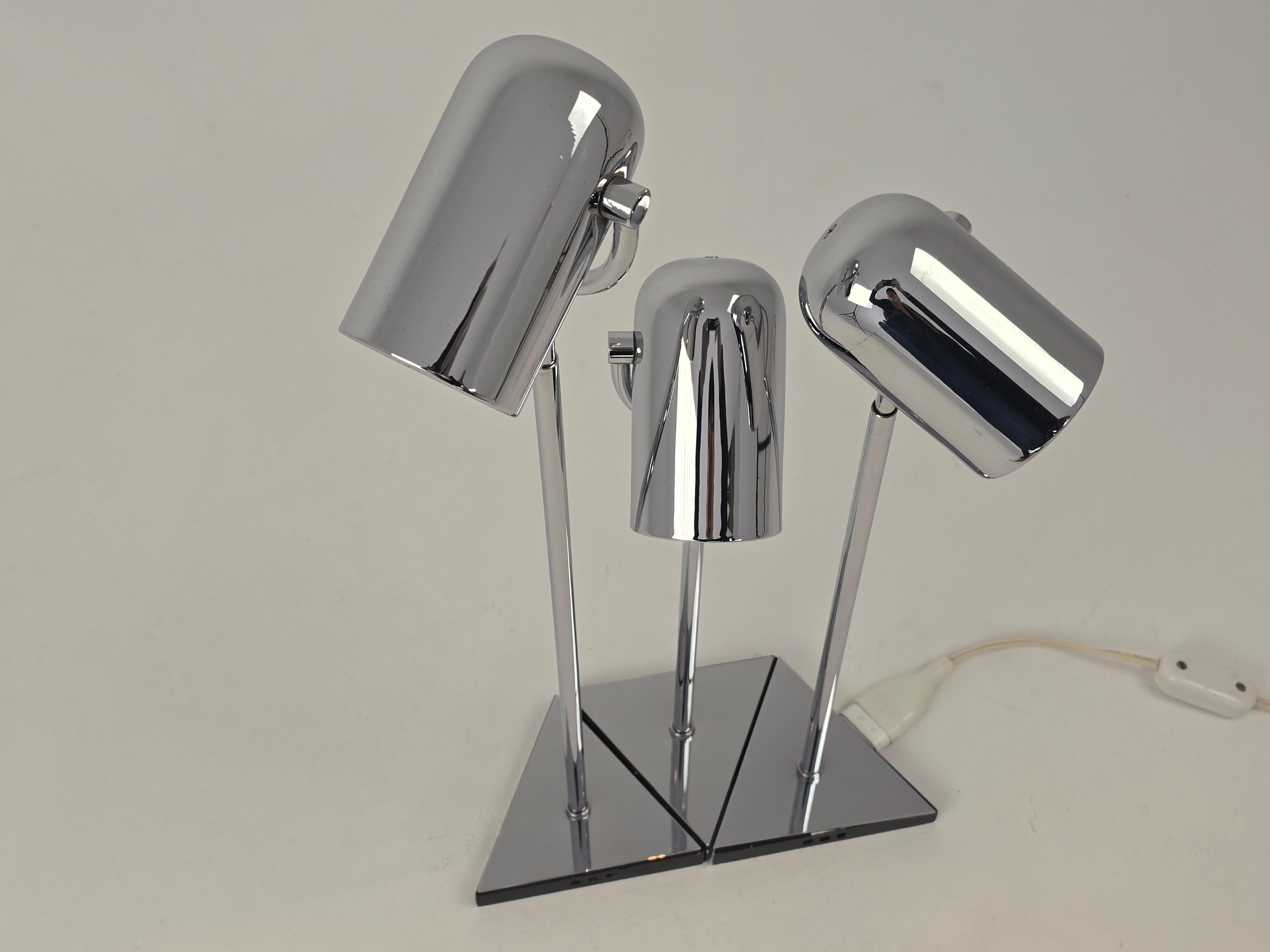 Métal 1970s Florence Casey 3 Pivotal Heads Chrome Table Lamp , Italy en vente