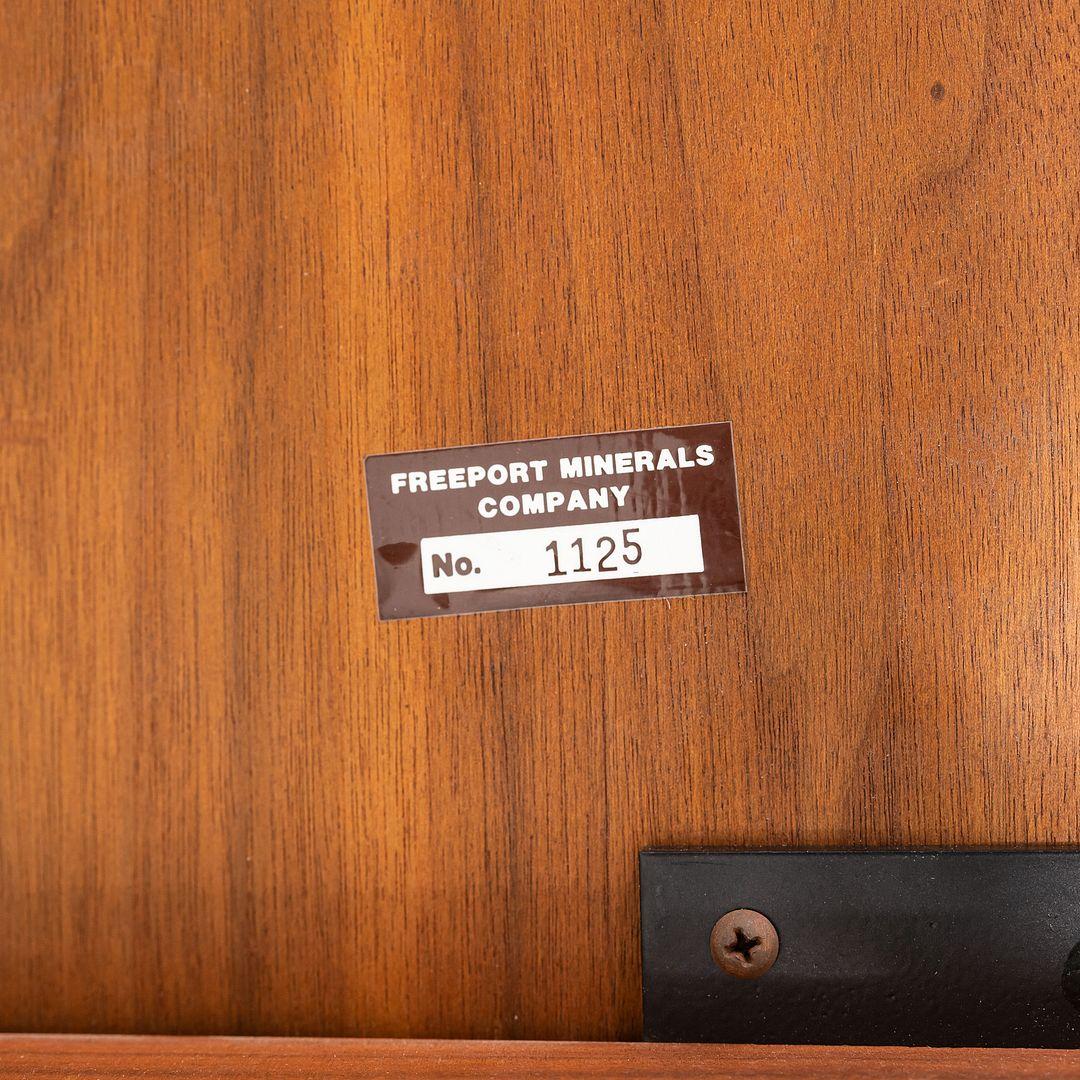 1970s Florence Knoll 2-Position Cabinet / Credenza in Walnut 36