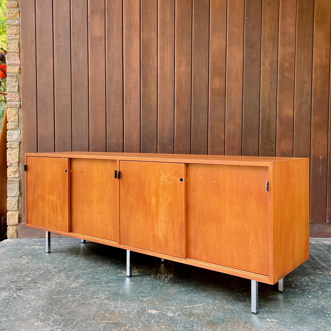 1970s Florence Knoll Walnut Credenza Cabinet Vintage American Modern In Distressed Condition In Hyattsville, MD