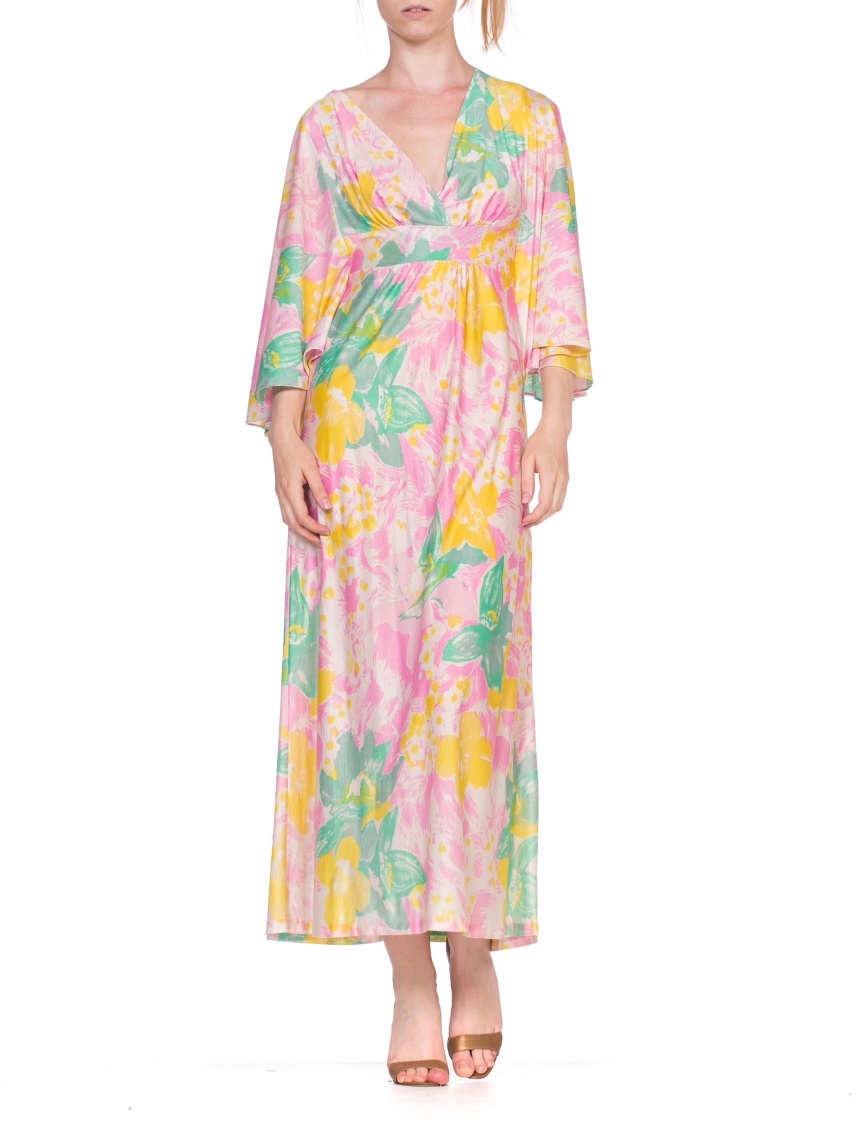 Women's 1970'S Baby Pink Floral Acetate Tricot Jersey Flowy Maxi Dress Cape Sleeve Kaft