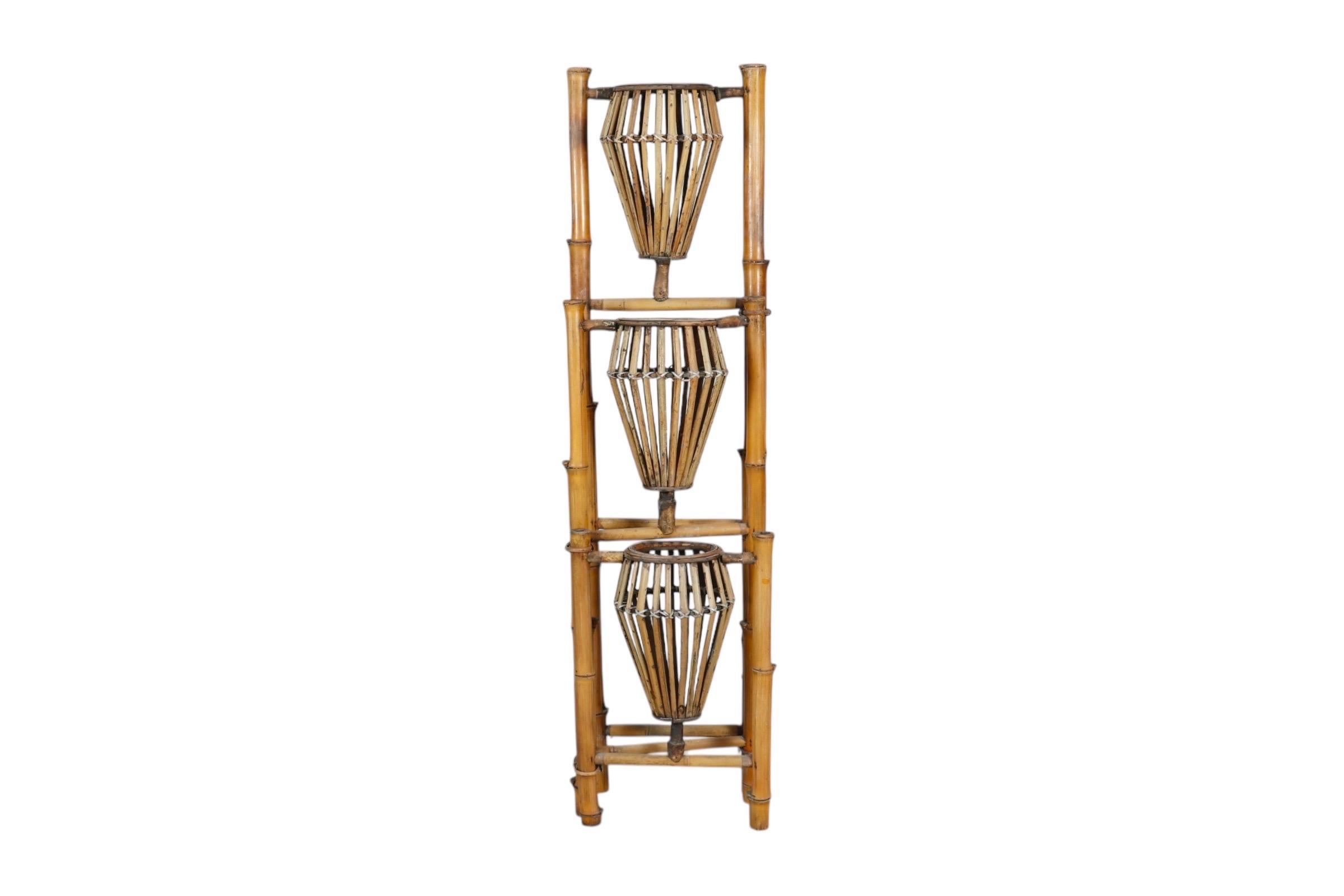 Bambou Stand de plantes en bambou pliable des années 1970 en vente