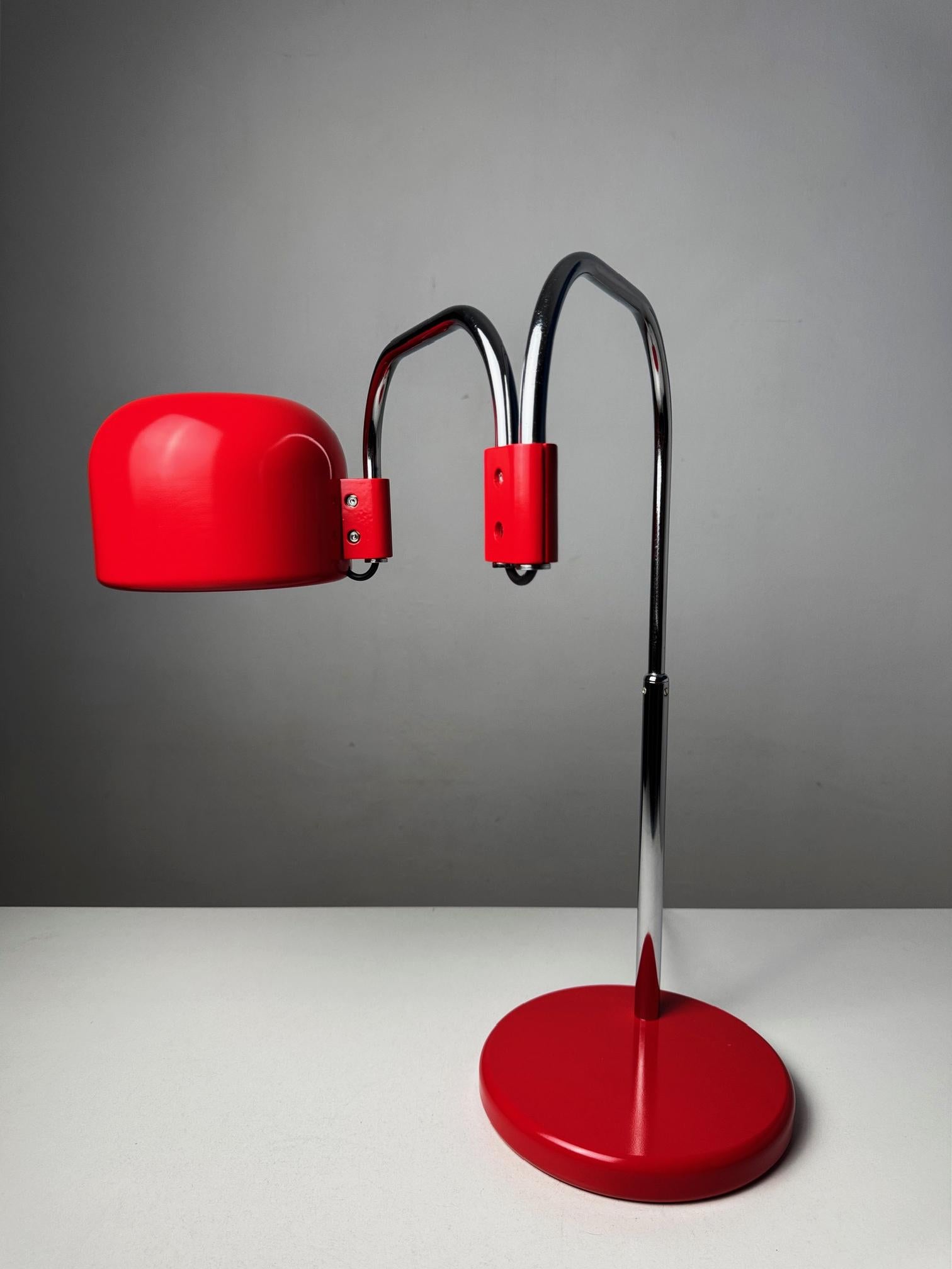 Lámpara de mesa plegable de los años 70 de Metalarte - Diseño modernista español en rojo intenso en venta 4