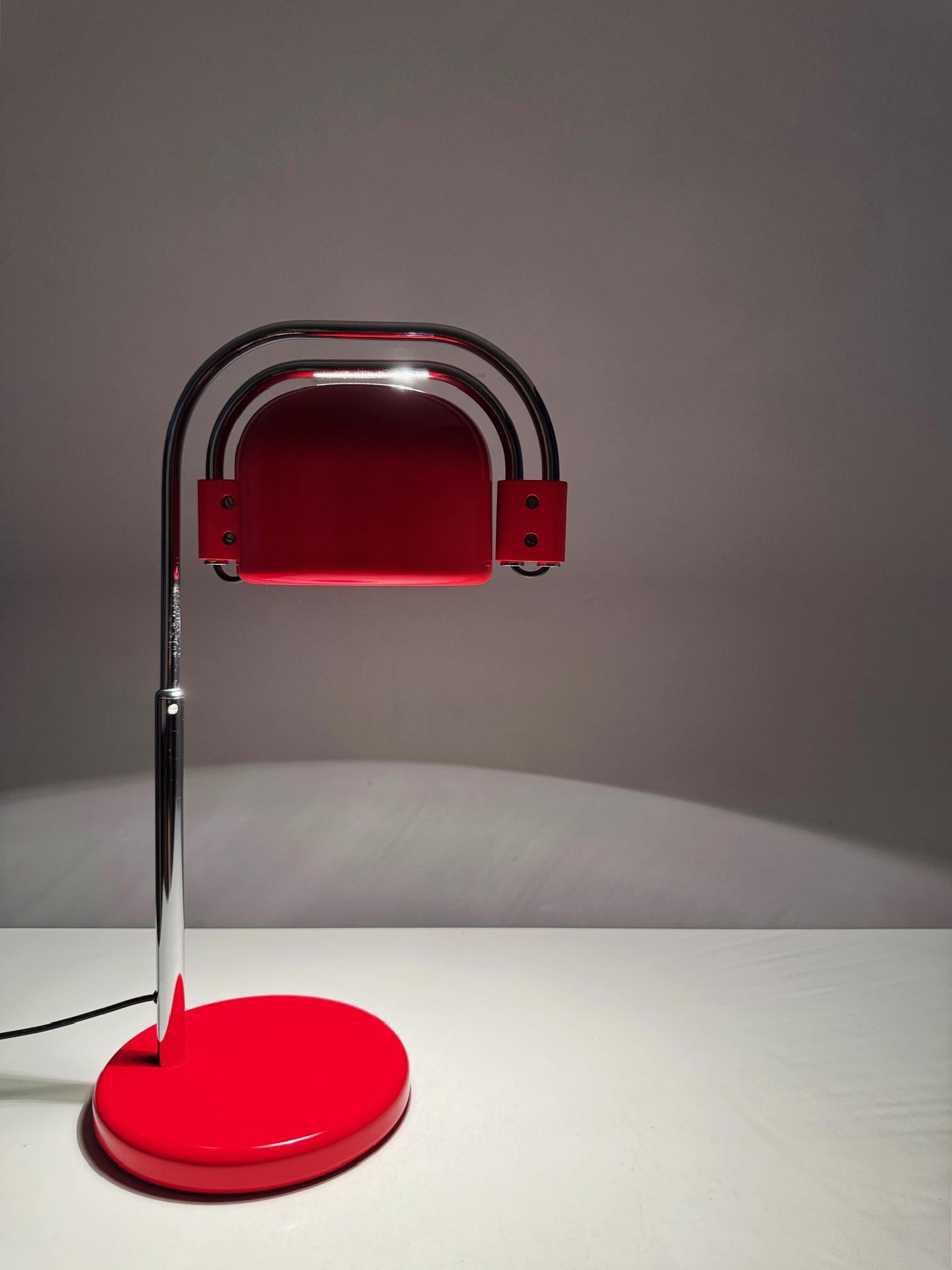 Lámpara de mesa plegable de los años 70 de Metalarte - Diseño modernista español en rojo intenso en venta 7