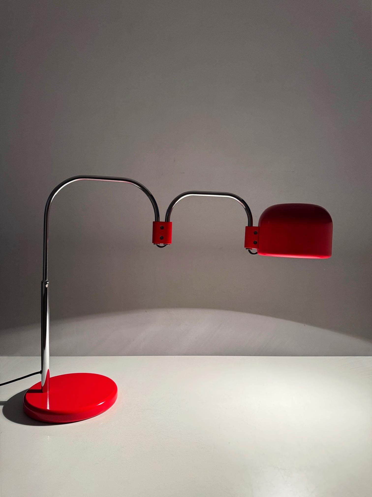 Lámpara de mesa plegable de los años 70 de Metalarte - Diseño modernista español en rojo intenso en venta 9