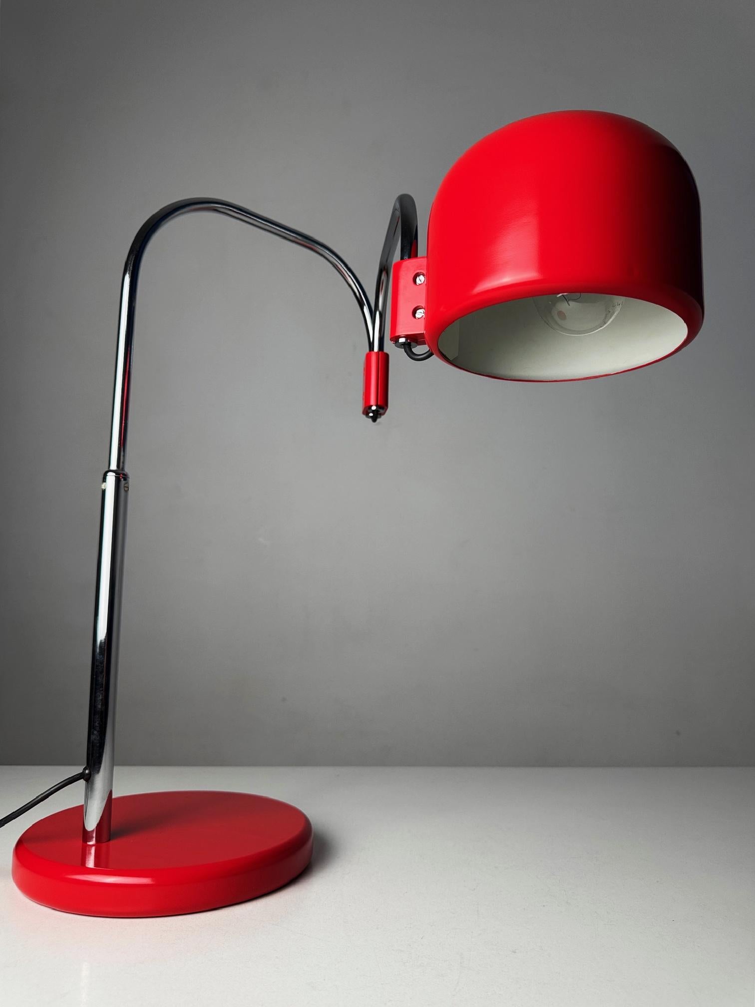Lámpara de mesa plegable de los años 70 de Metalarte - Diseño modernista español en rojo intenso en Bueno estado para la venta en BARCELONA, ES