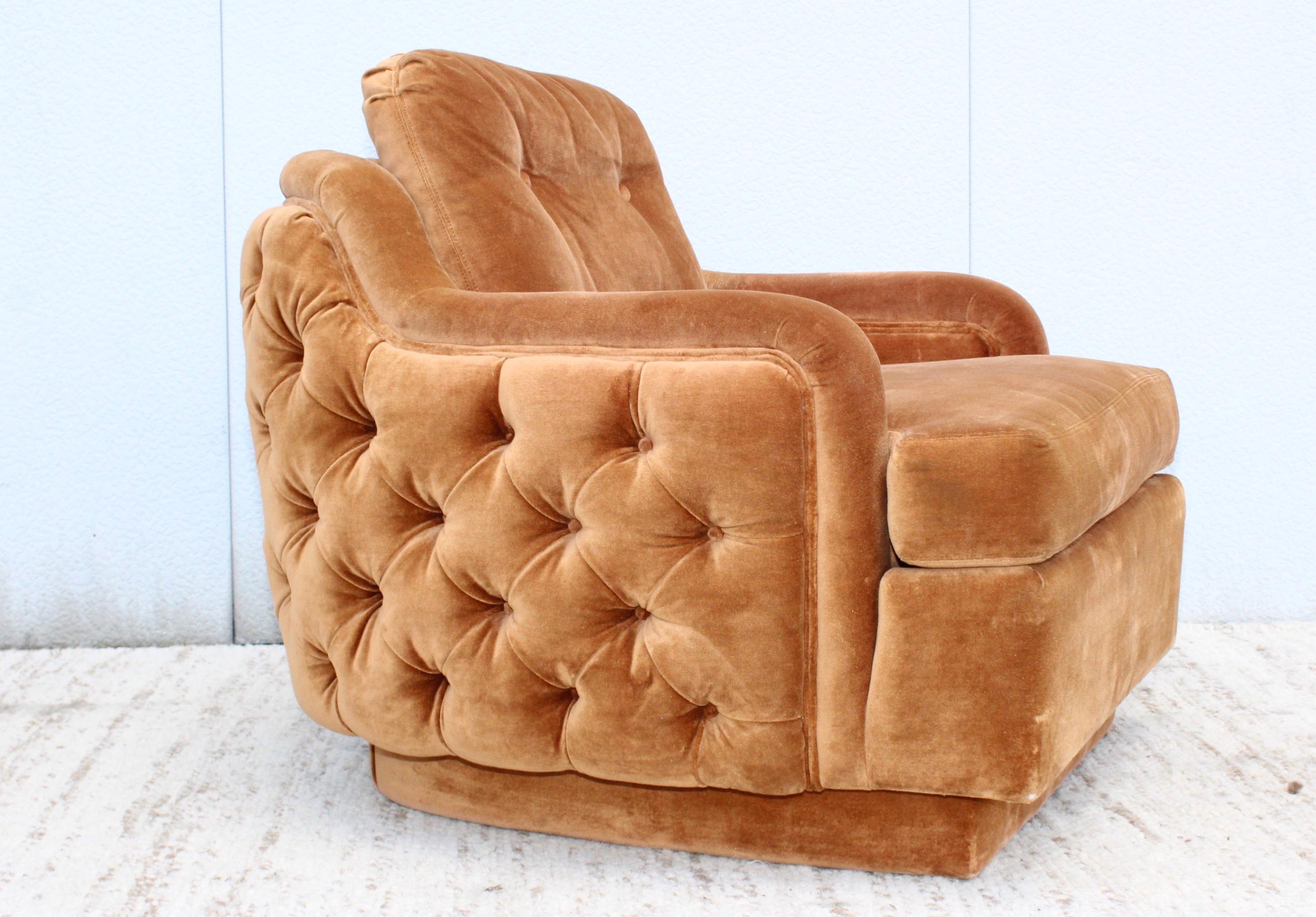 Stunning 1970's modern tufted back club chair in velvet part of the Folio 500 Collection by Henredon, in vintage original condition with minor wear and patina a few stains to the fabric.