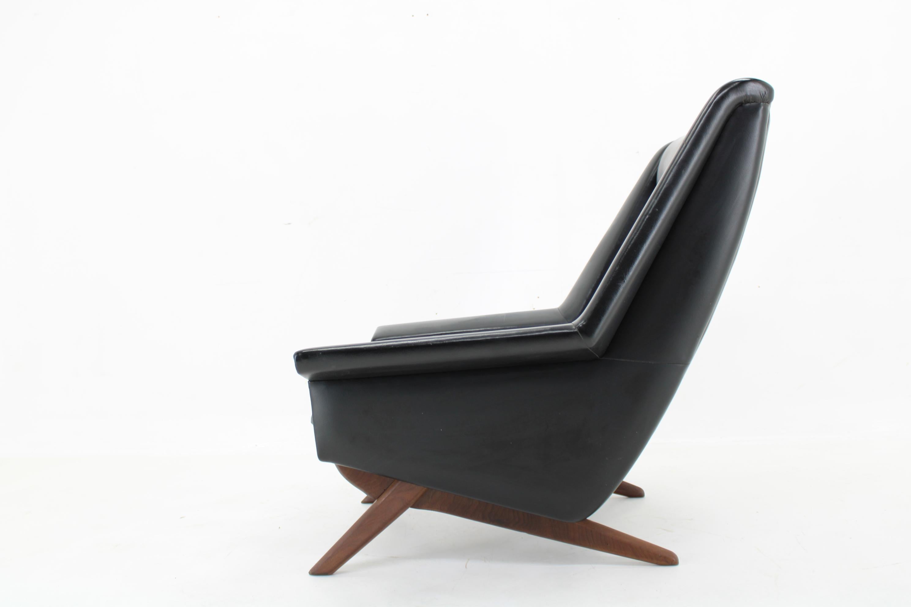 1970s Folke Ohlsson Armchair 4410 in Leatherette, Denmark  In Good Condition For Sale In Praha, CZ