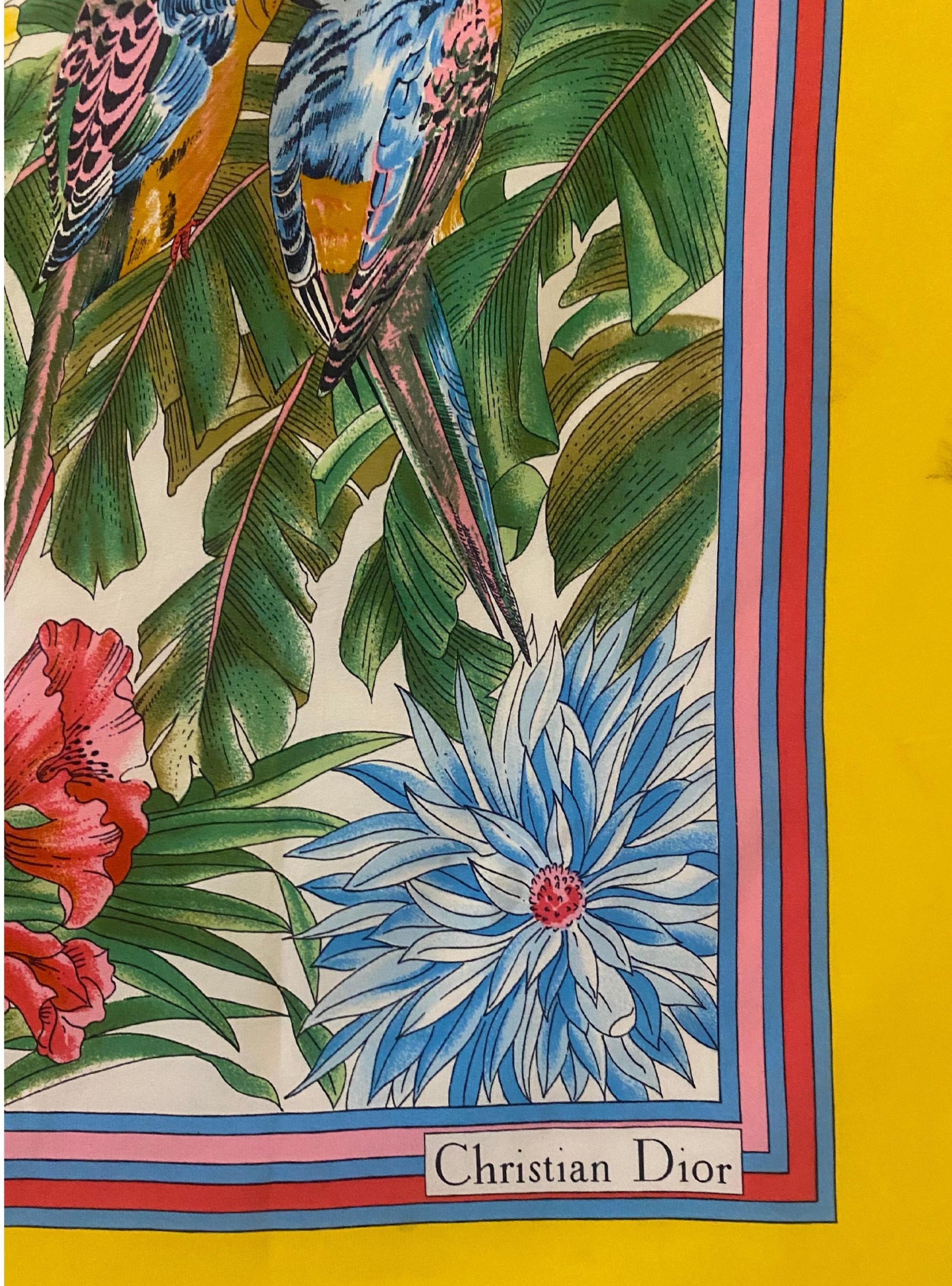 Christian Dior anni '70 con stampa tropicale  Sciarpa di seta con foglie di palma dei pappagalli In condizioni buone in vendita a London, GB