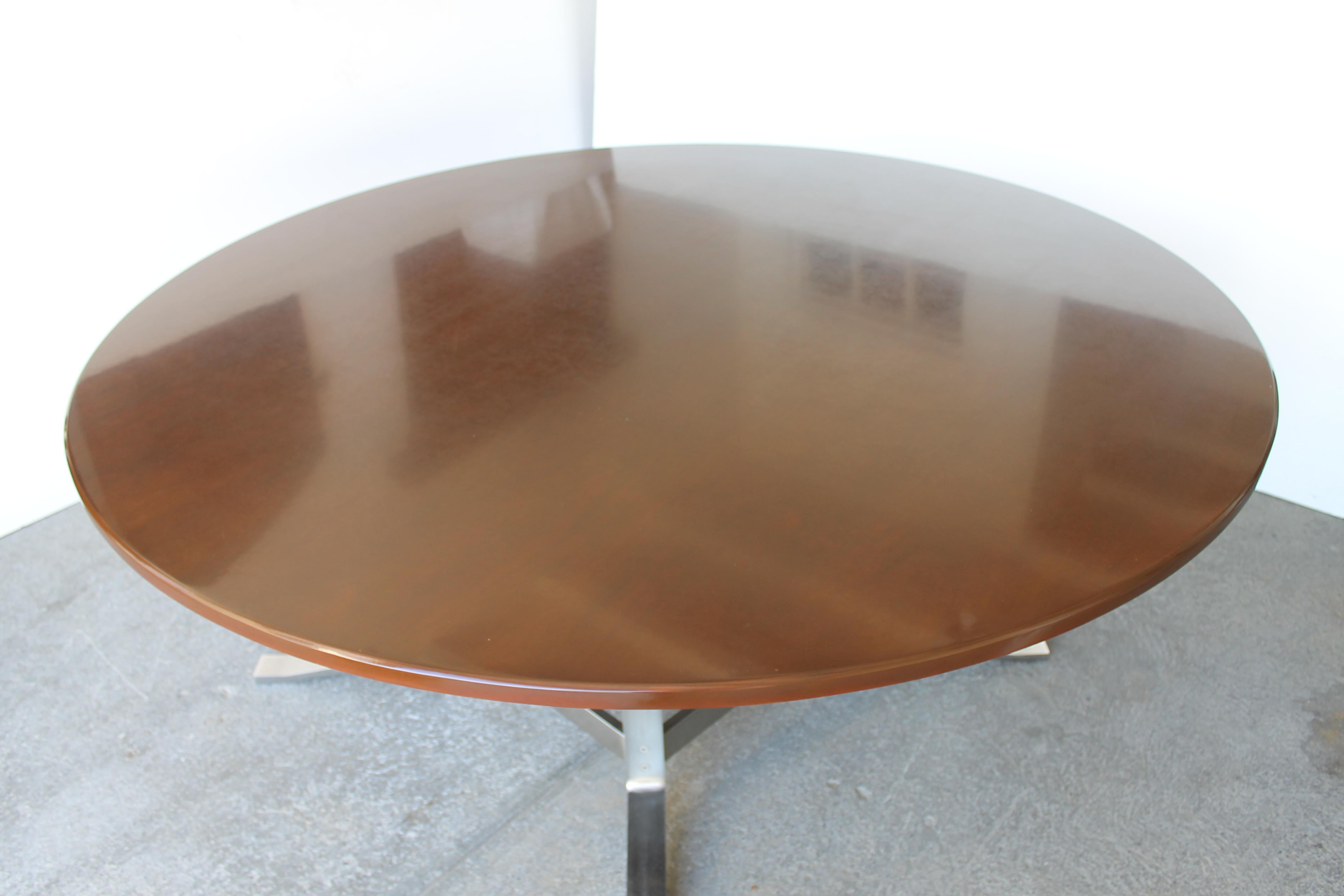 Mid-Century Formanova Italienischer extragroßer runder Tisch aus Rosenholz von G. Moscatelli im Zustand „Gut“ im Angebot in Sacile, PN