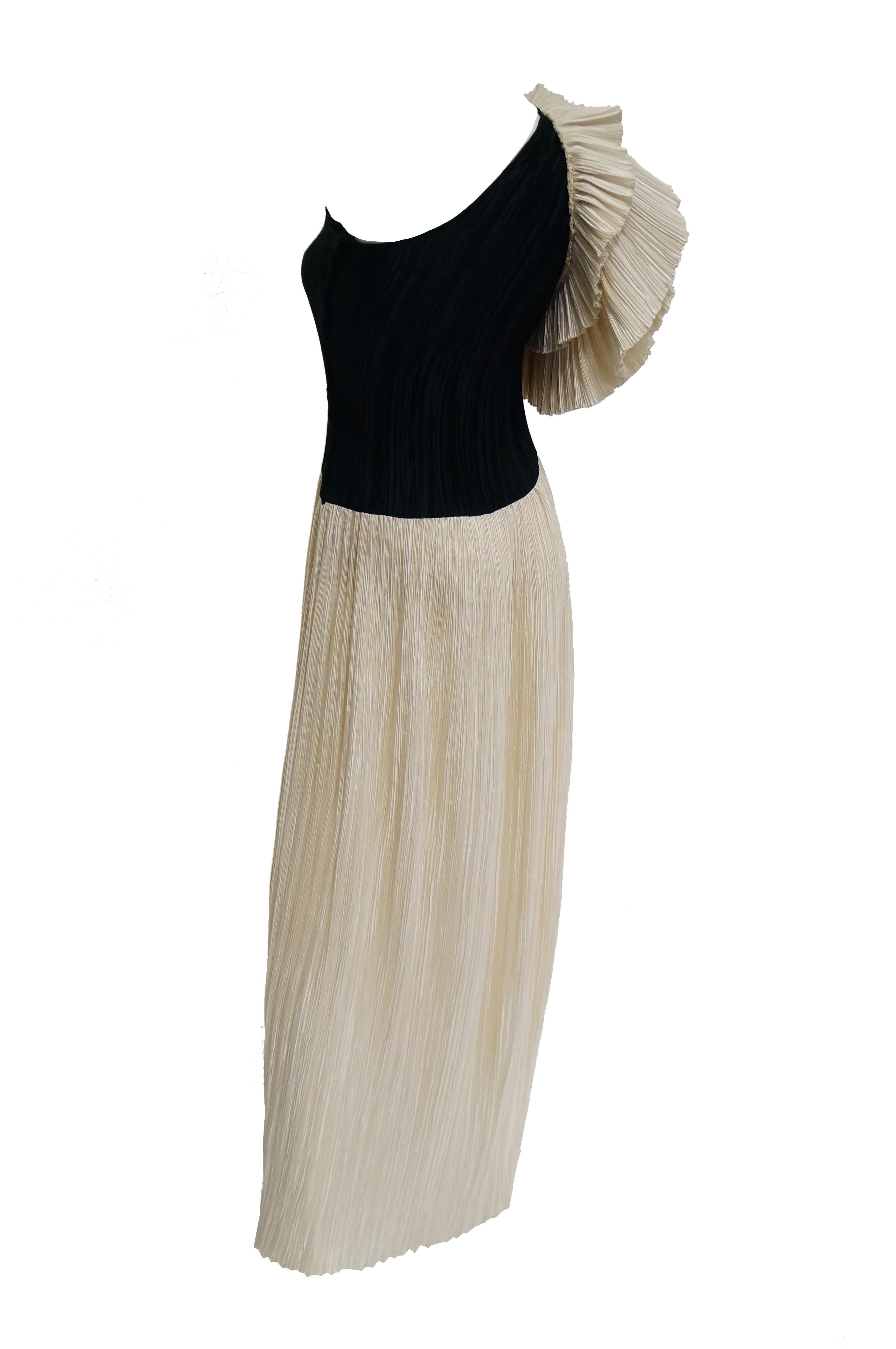  1970s Fortuny Style Off the Shoulder Black and White Pleated Dress For Sale 2
