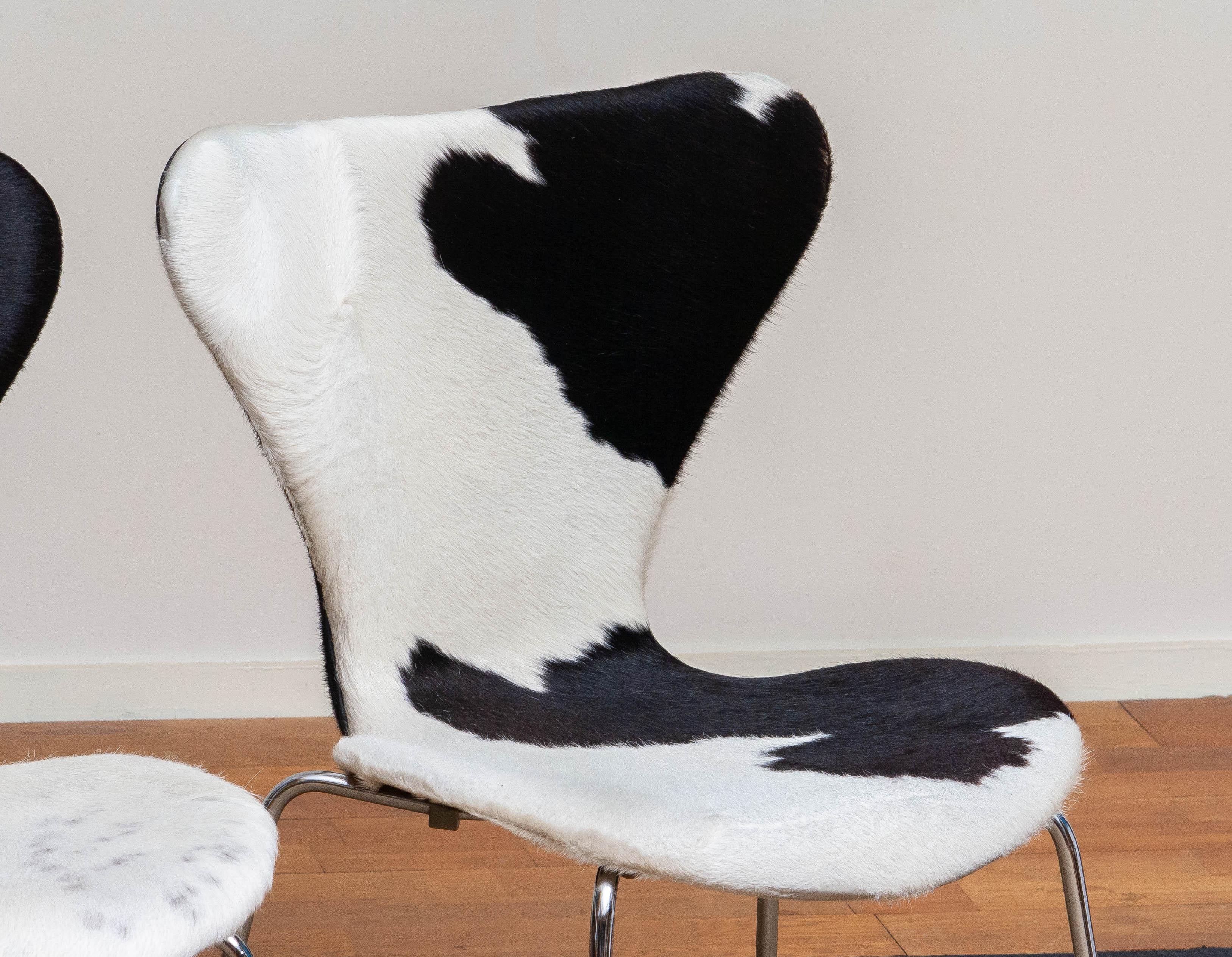 1970s, Four Cowhide Fur Dining Chairs by Arne Jacobsen & Fritz Hansen Model 3107 1