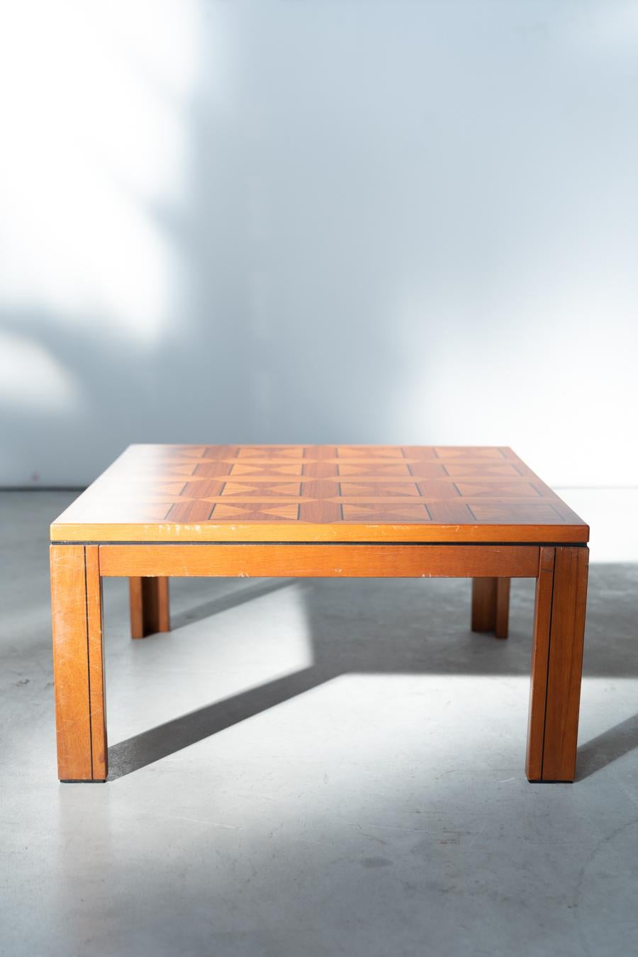 1970er Jahre 'Fuchsjagd' Design Kirschholz Intarsien Couchtisch